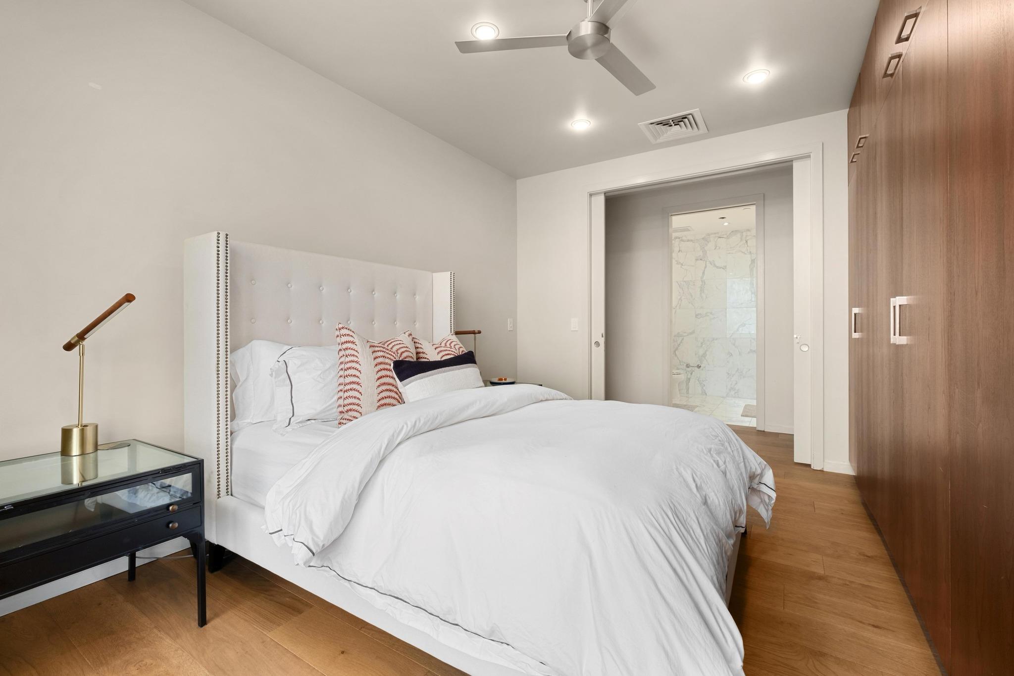 200 Congress Ave # 37H