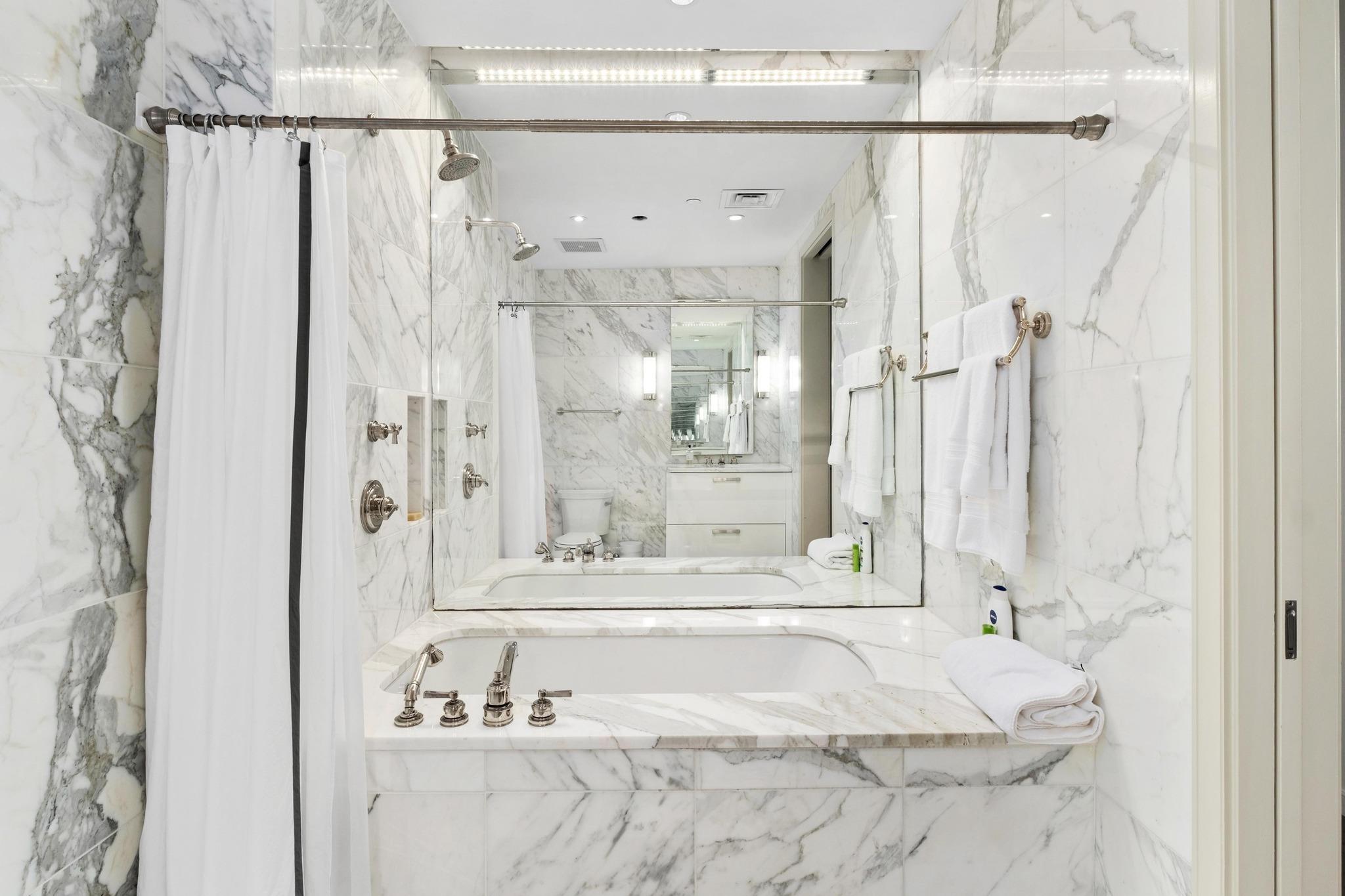 200 Congress Ave # 37H
