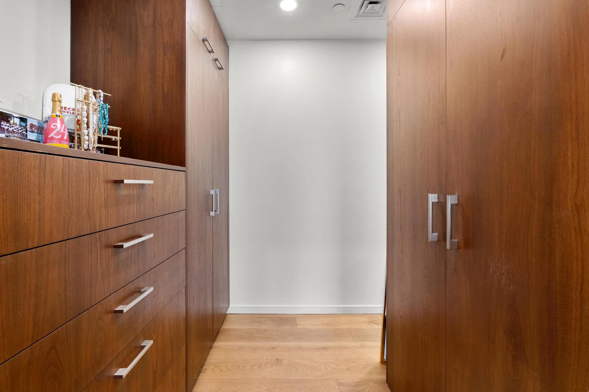 200 Congress Ave # 37H
