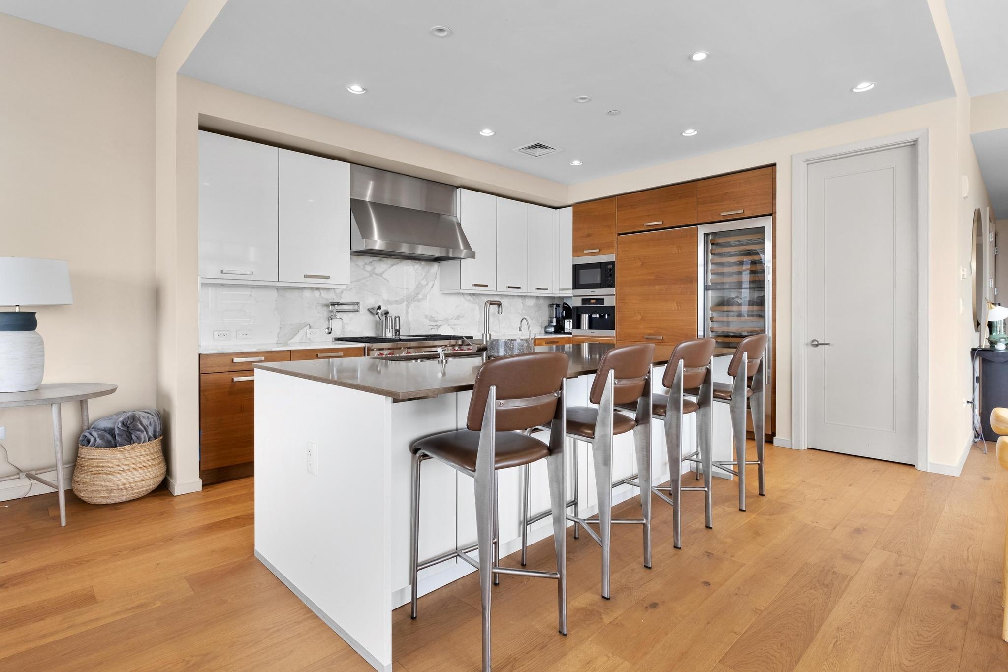 200 Congress Ave # 37H