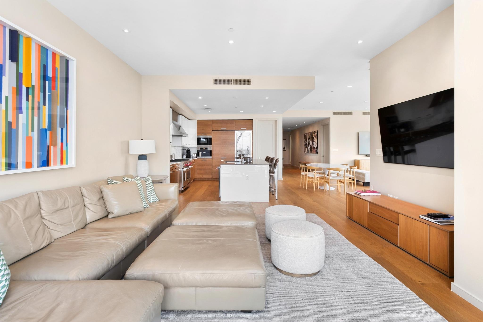 200 Congress Ave # 37H