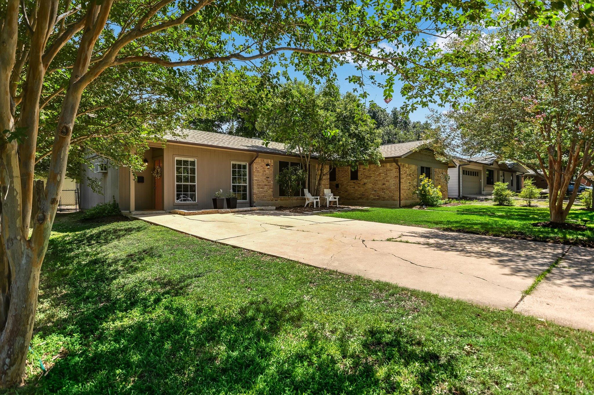 5611 Mapleleaf DR