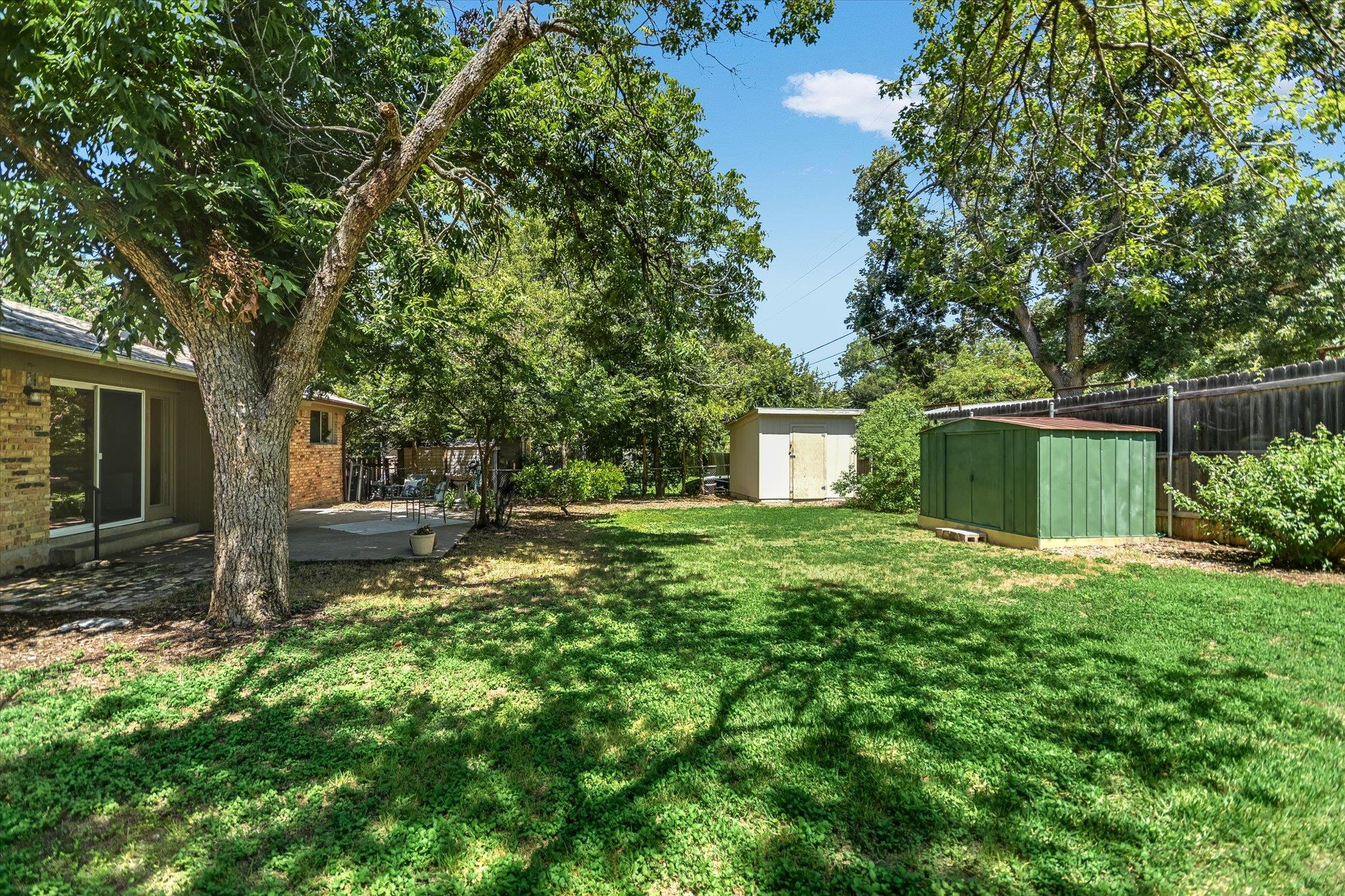 5611 Mapleleaf DR