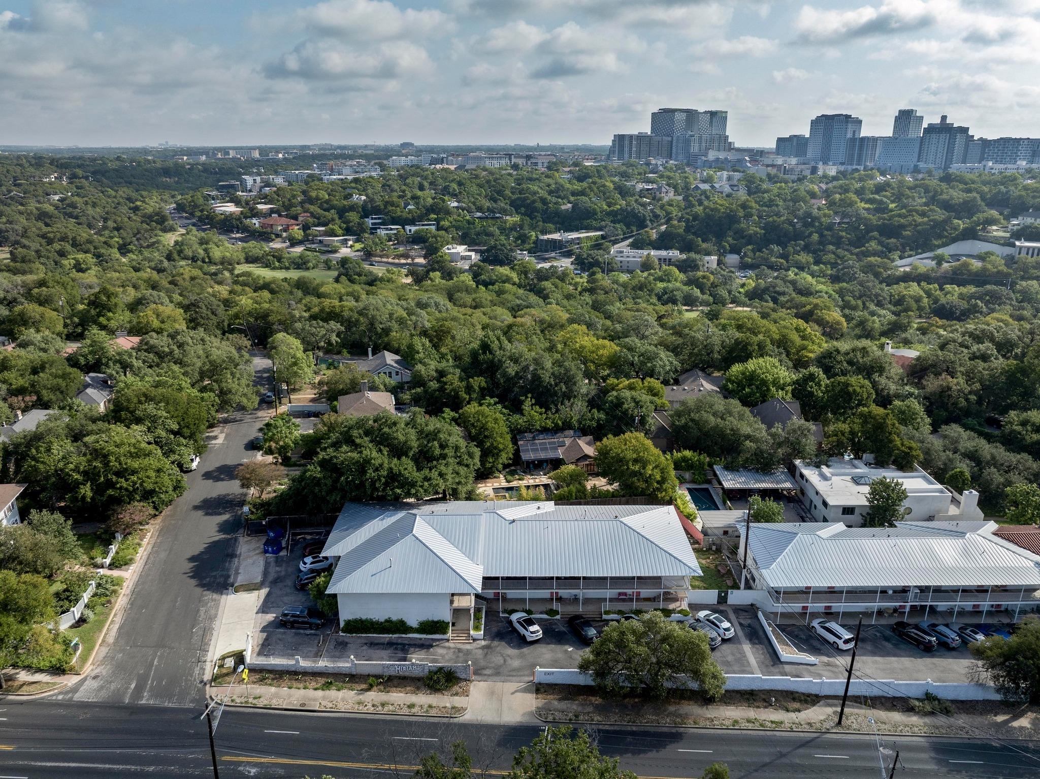 1208 Enfield RD # 206