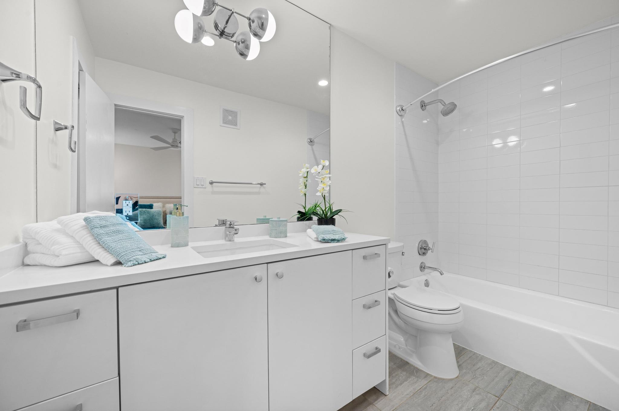 1208 Enfield RD # 206