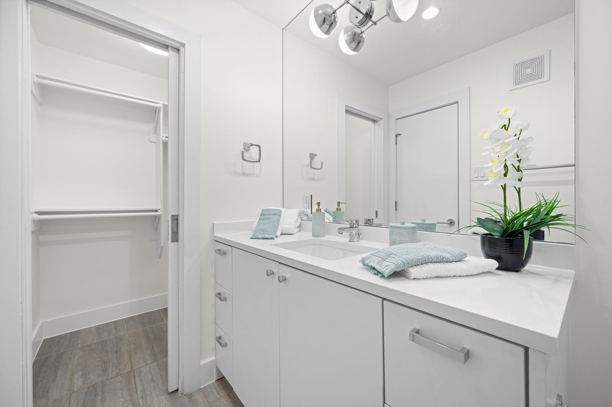 1208 Enfield RD # 206