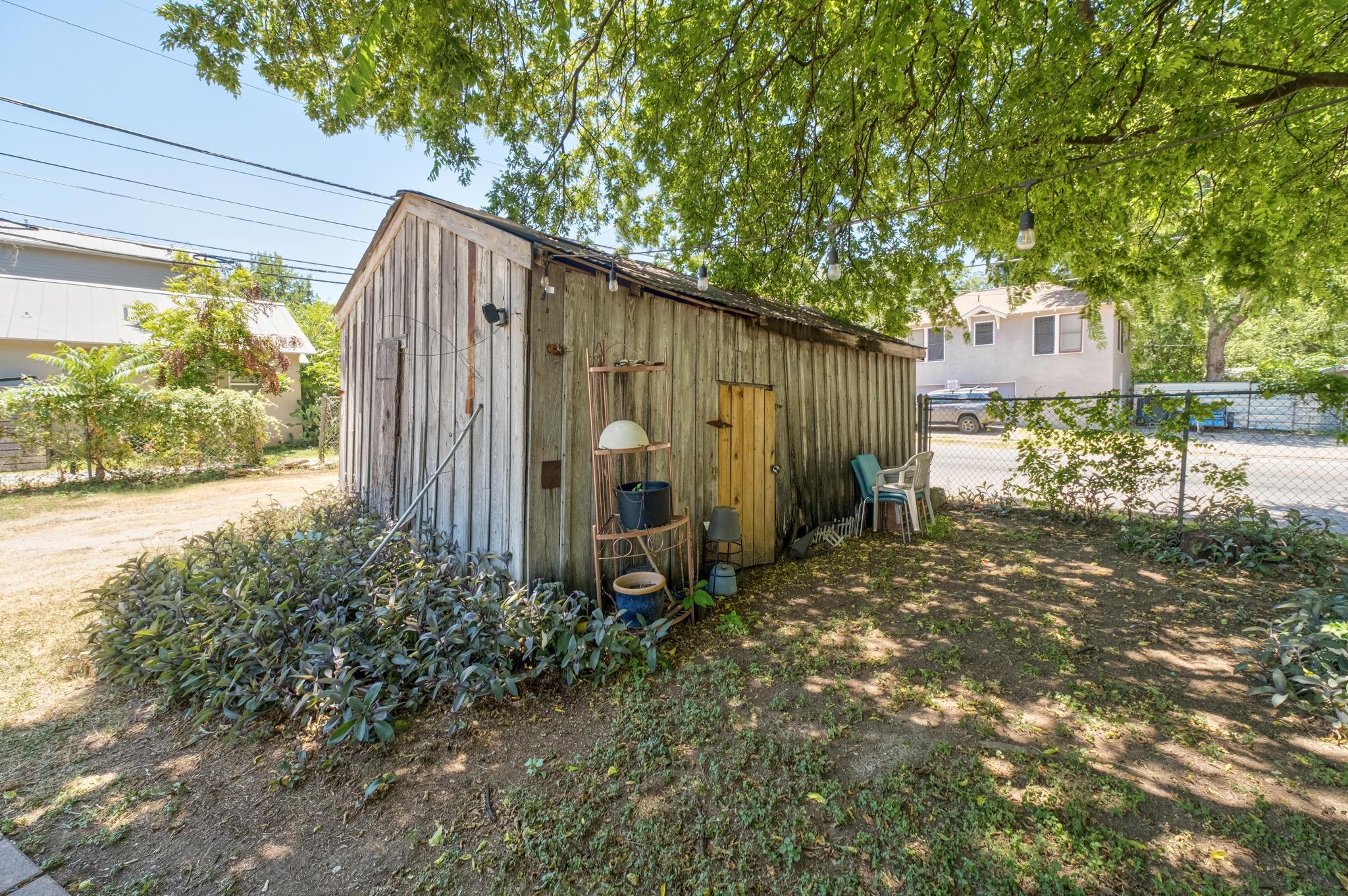 2201 E Cesar Chavez ST