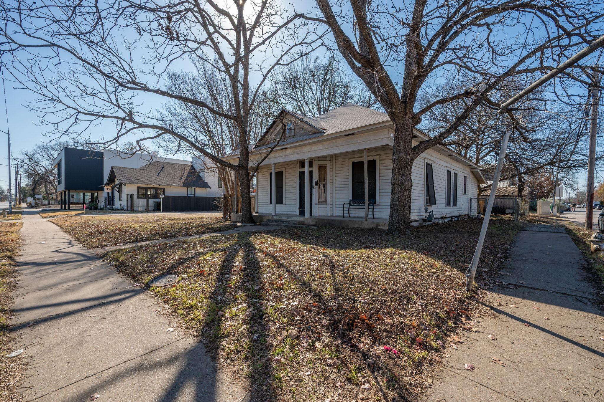 2201 E Cesar Chavez ST