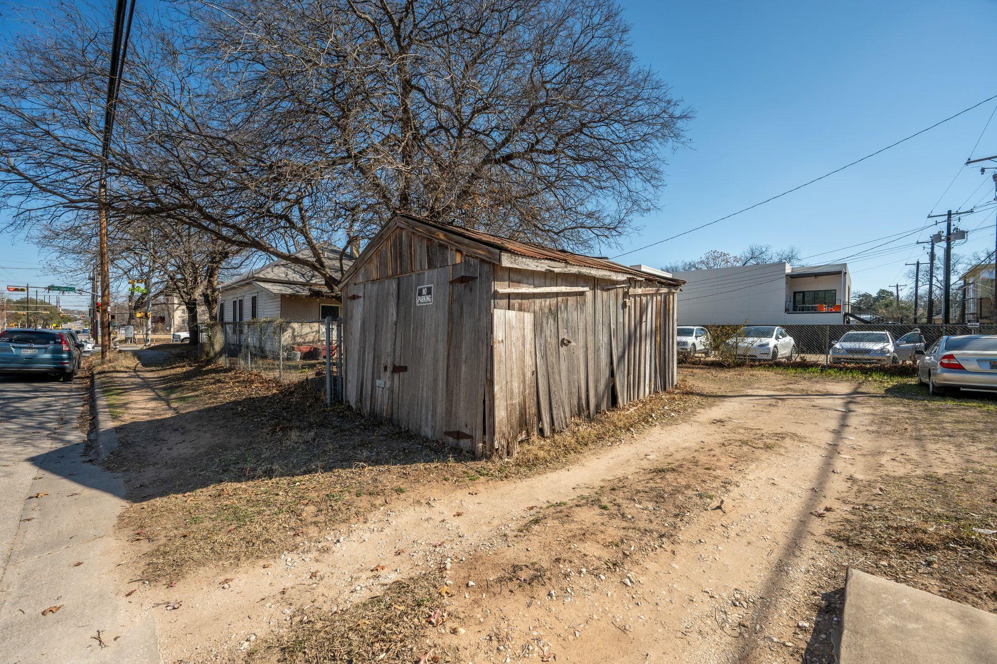 2201 E Cesar Chavez ST