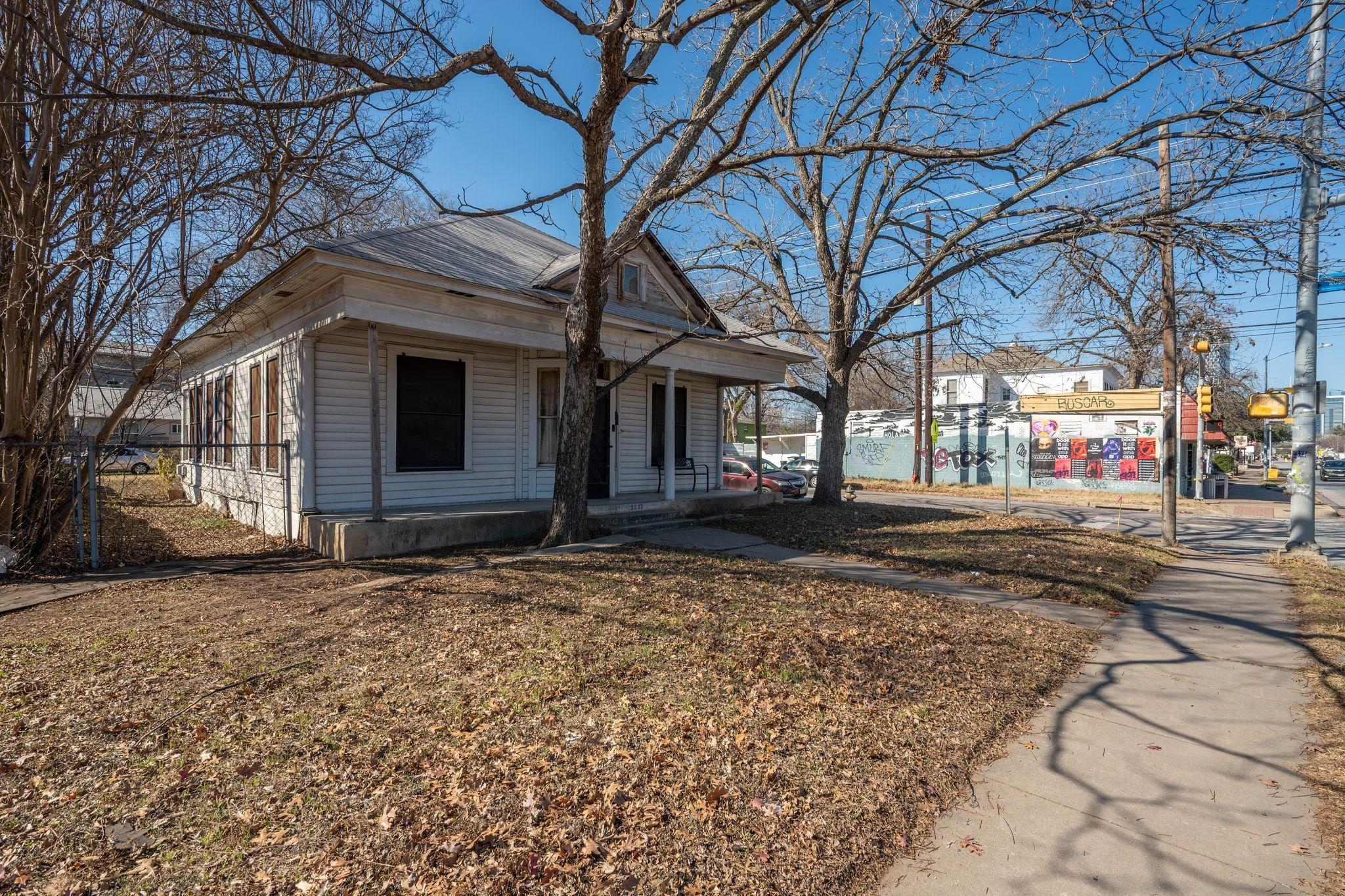 2201 E Cesar Chavez ST