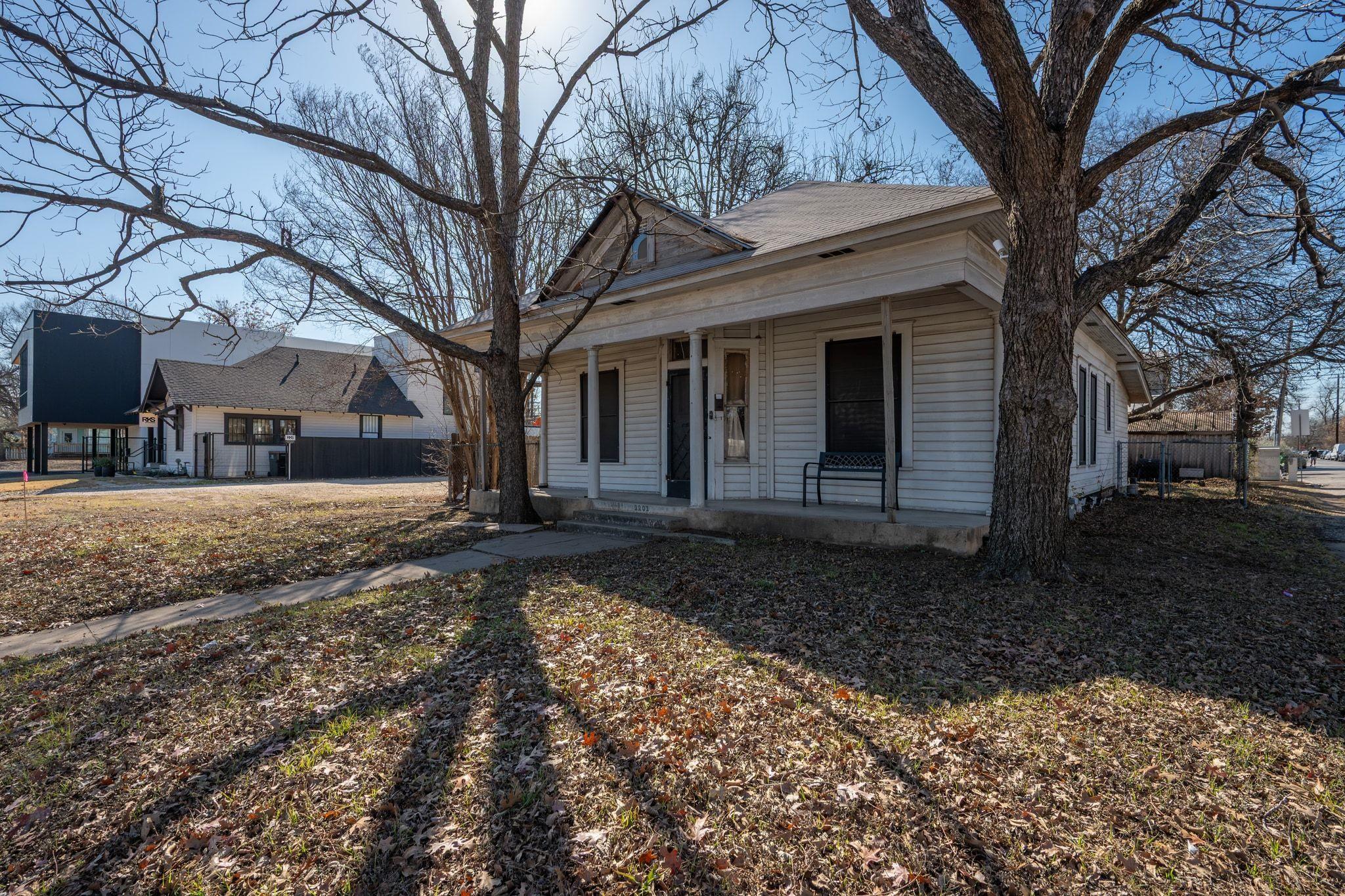 2201 E Cesar Chavez ST