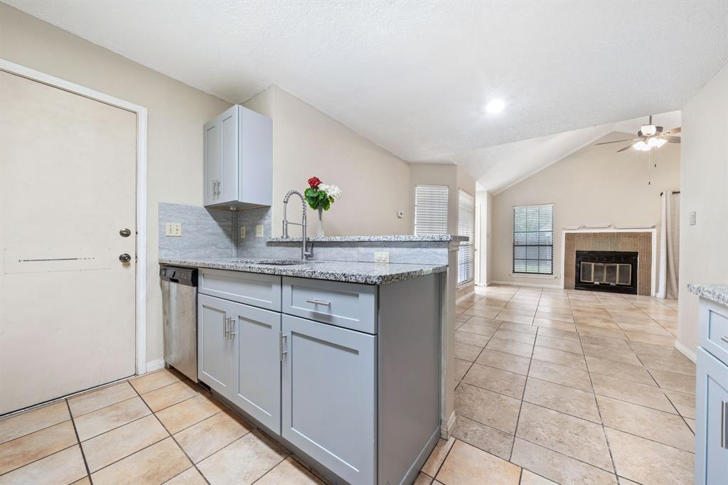 1120 Greenbriar CT