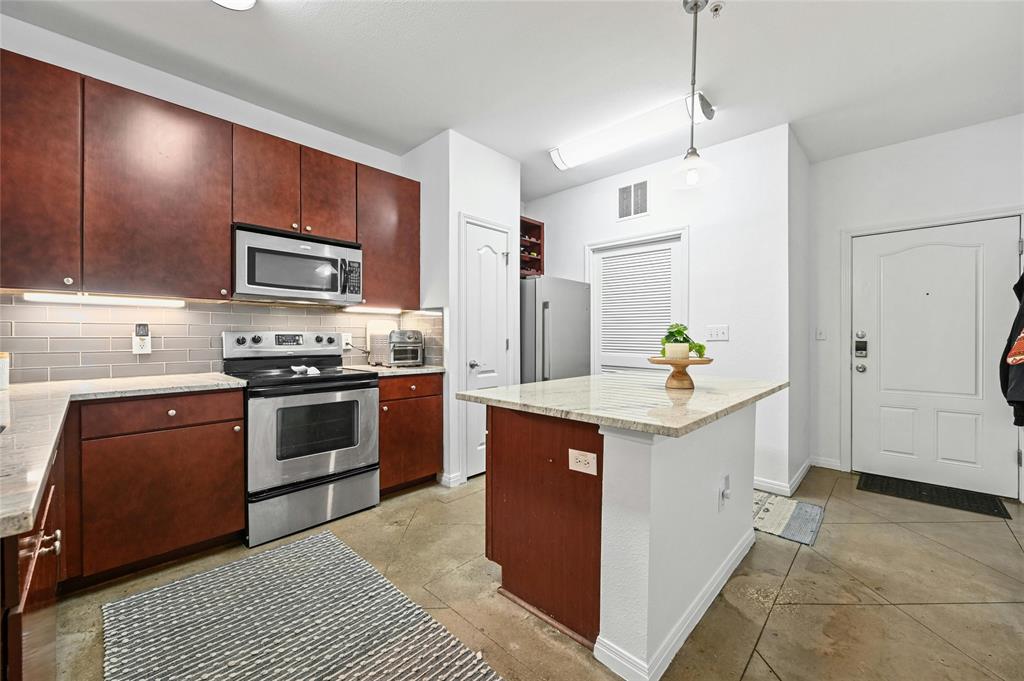 2505 San Gabriel ST # 207