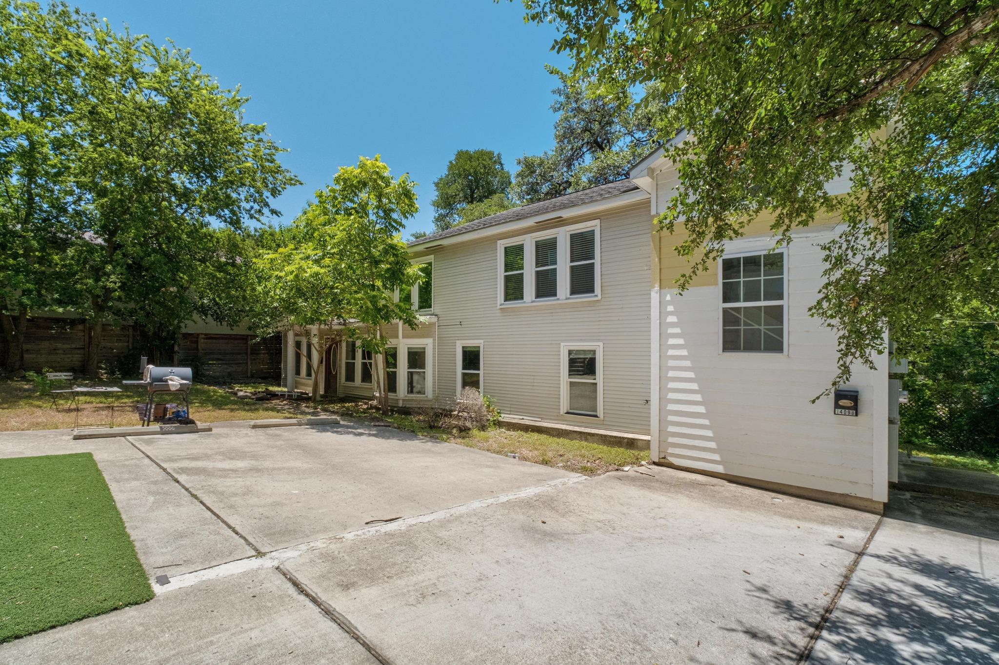 2413 Enfield RD