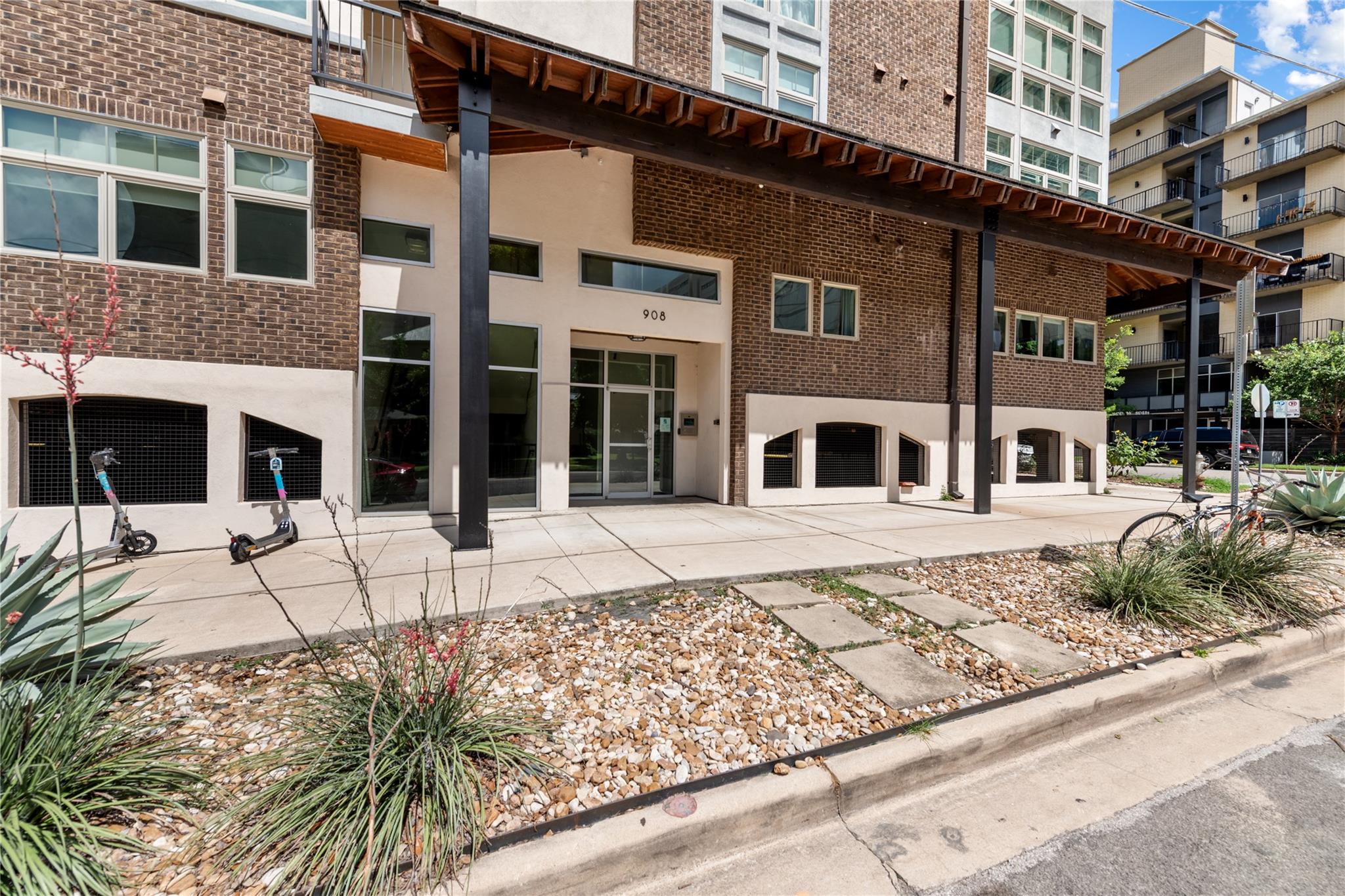 908 NUECES ST # 37