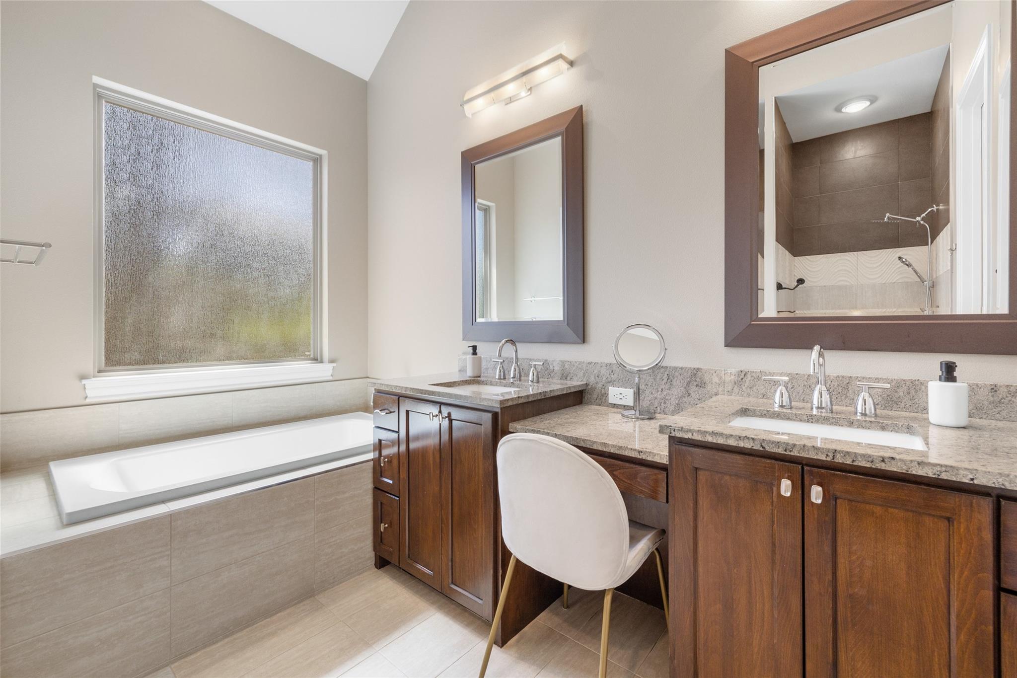 1017 S Quinlan Park RD