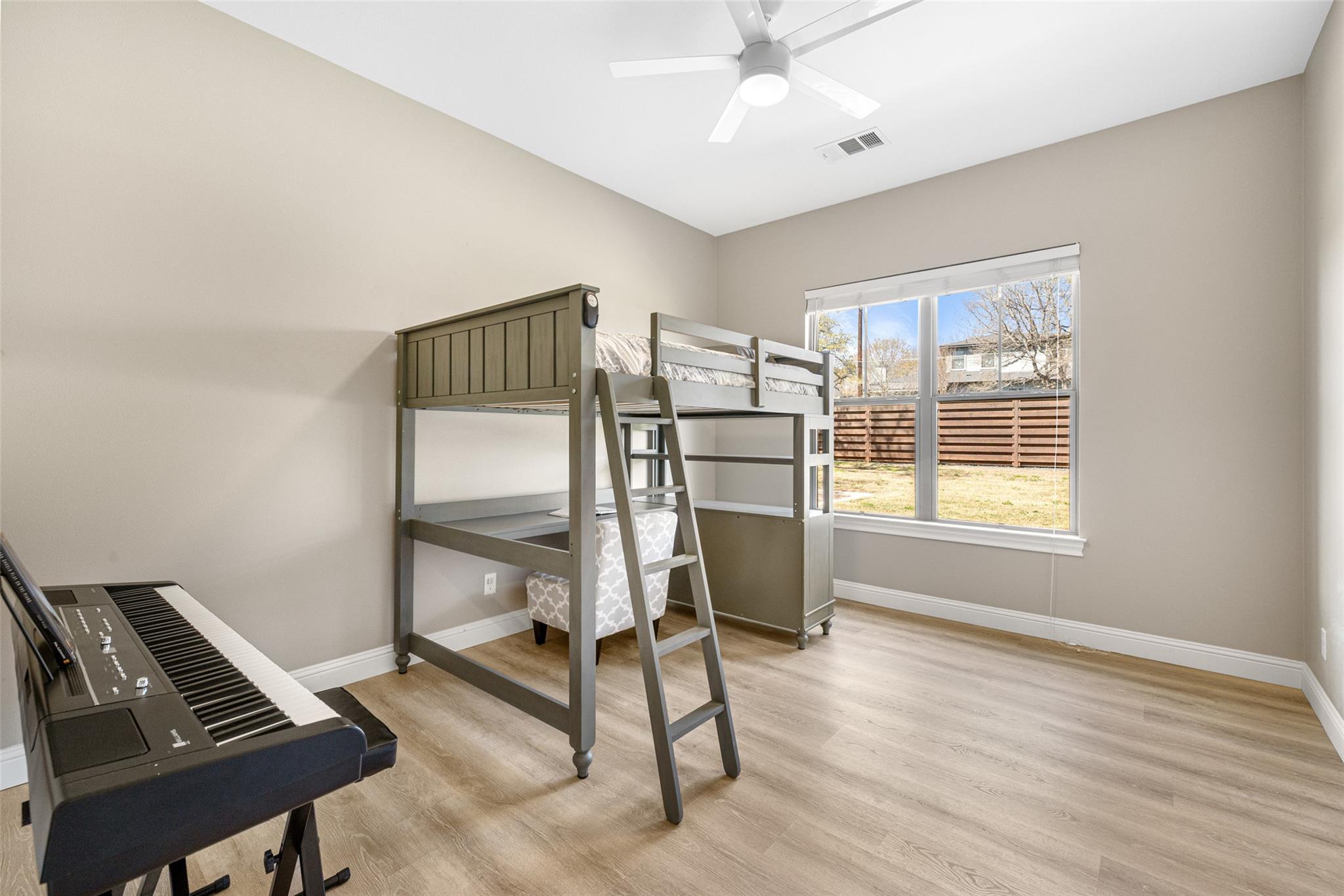 1017 S Quinlan Park RD