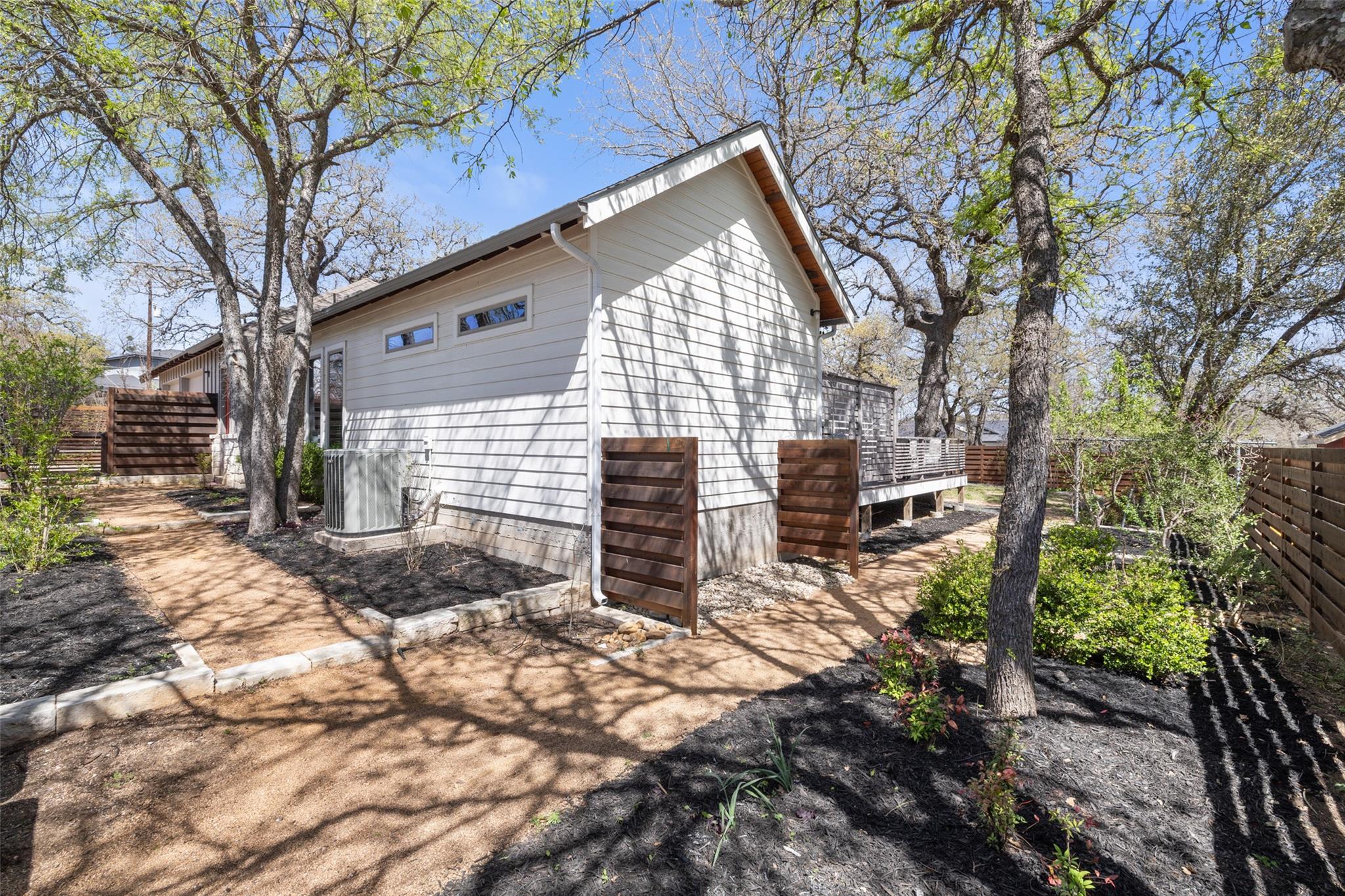 1017 S Quinlan Park RD
