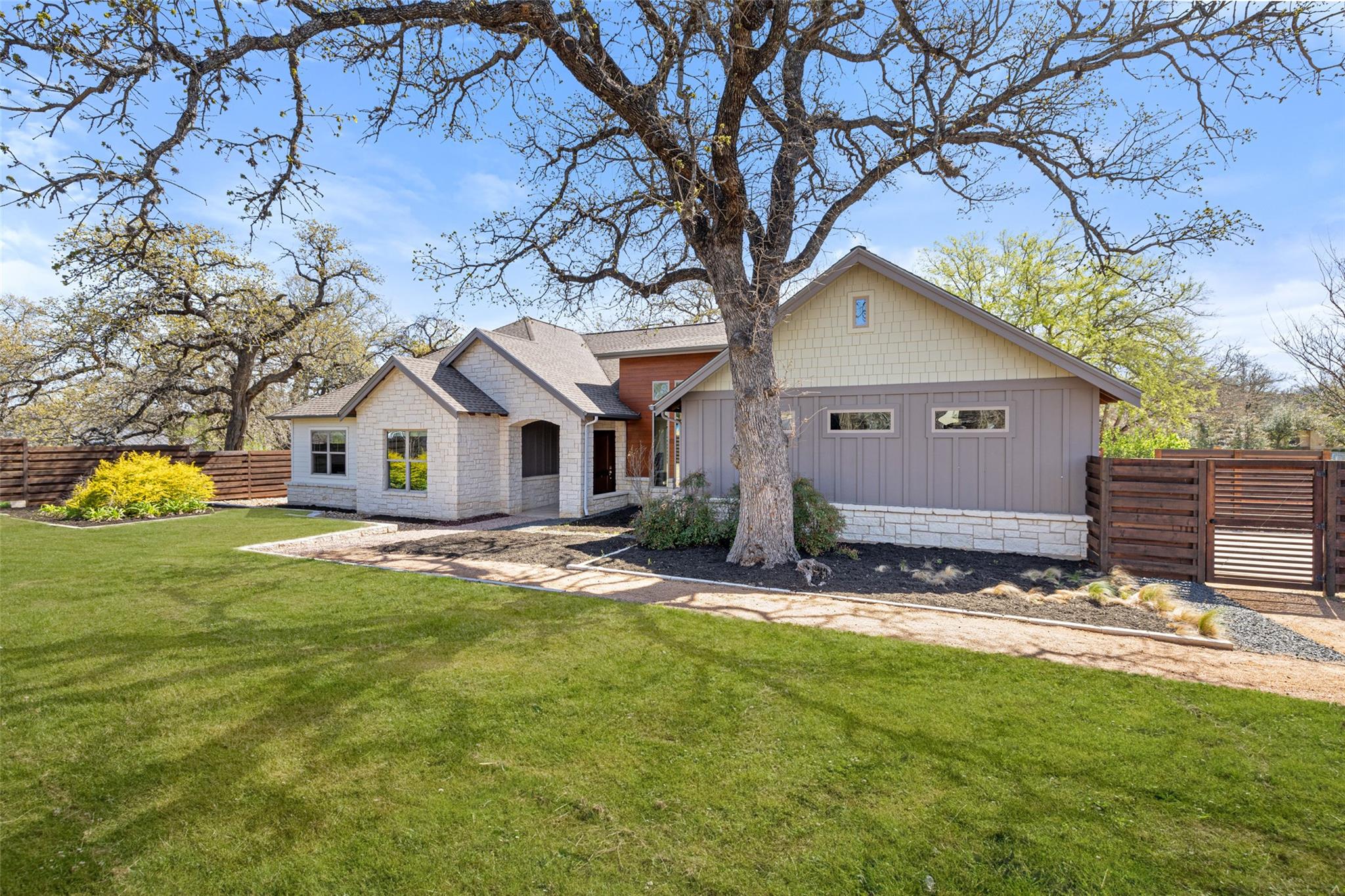 1017 S Quinlan Park RD