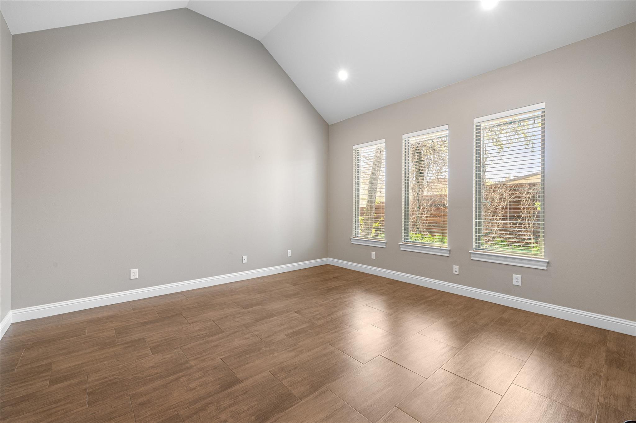 1017 S Quinlan Park RD