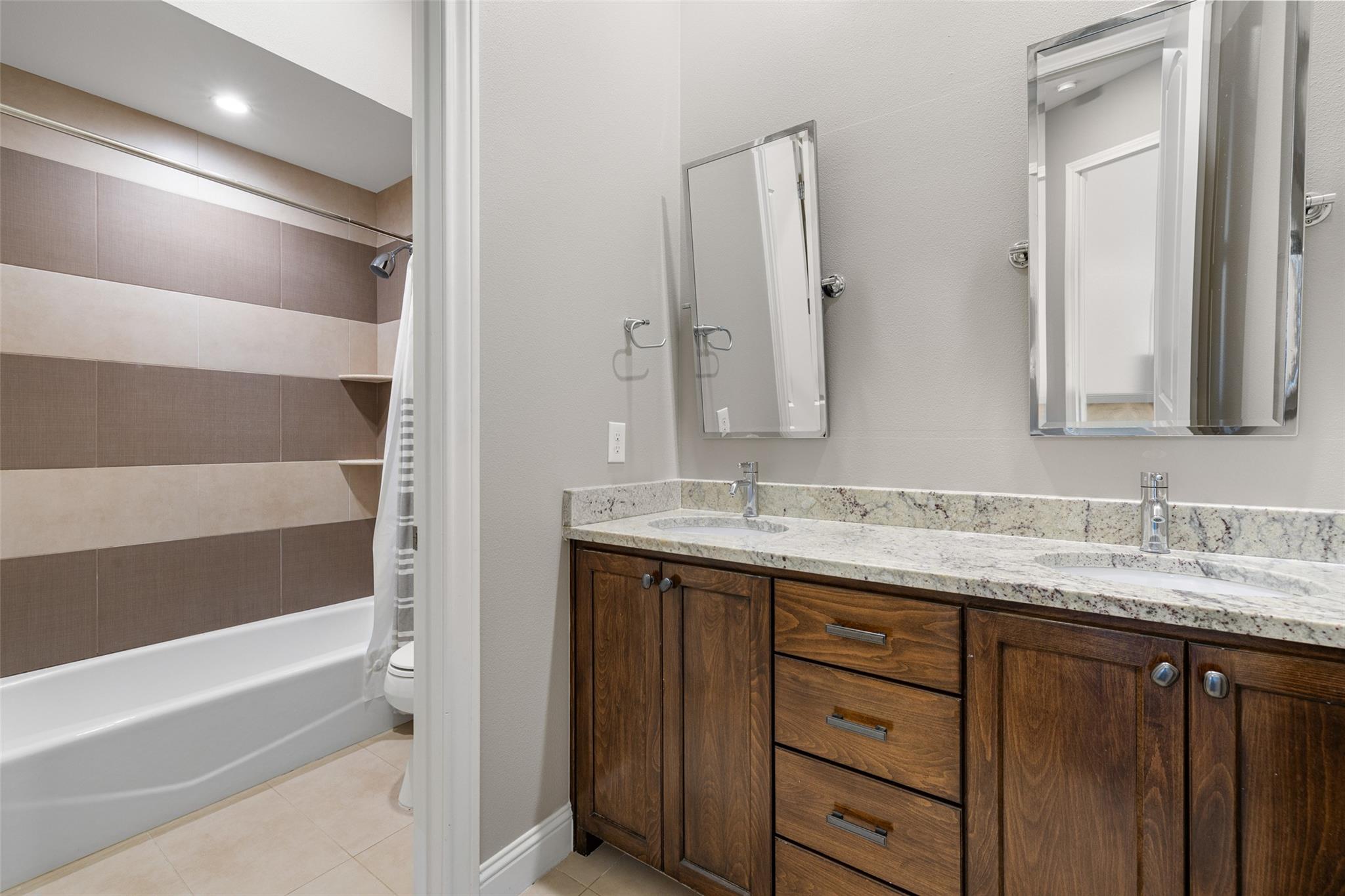 1017 S Quinlan Park RD