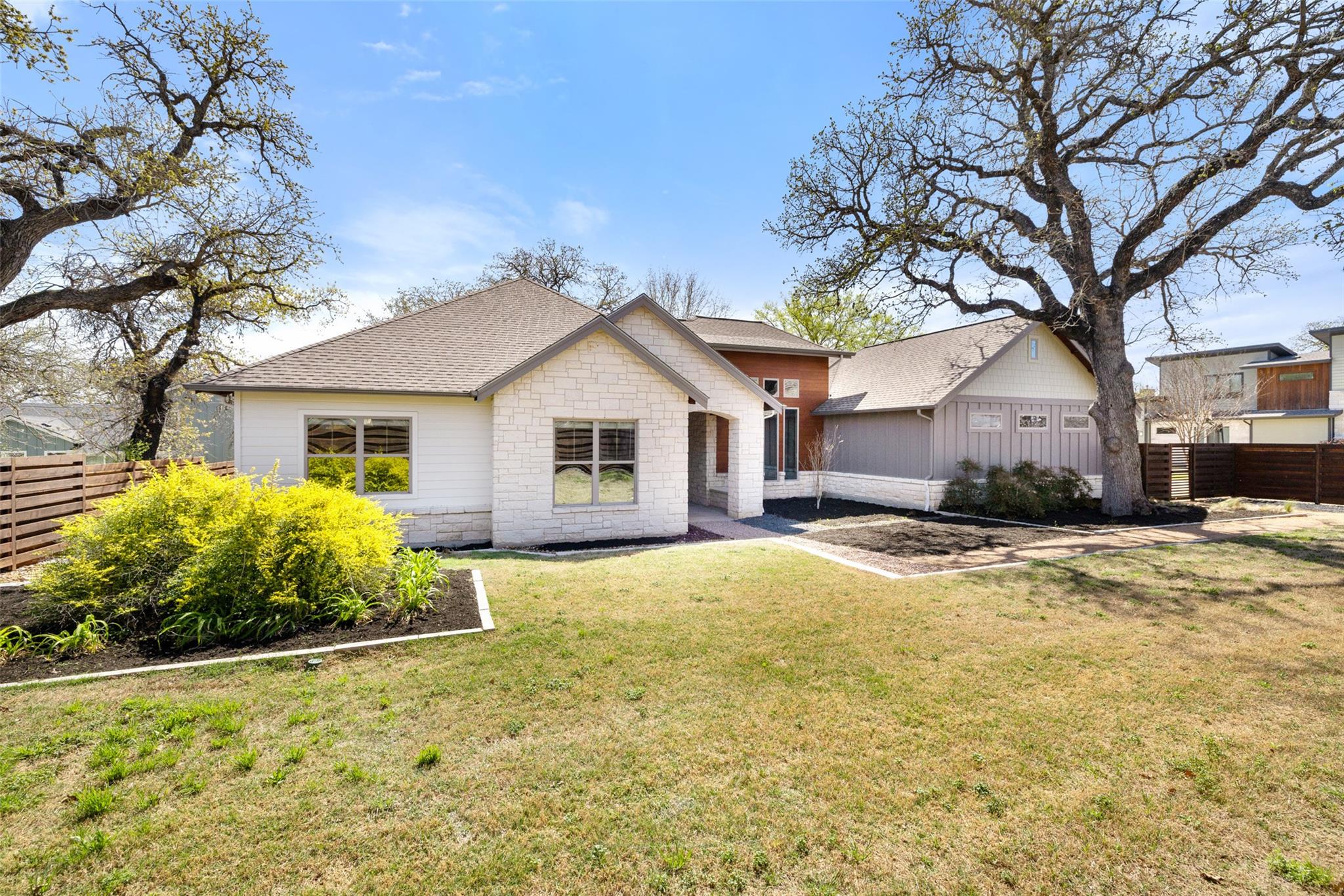 1017 S Quinlan Park RD