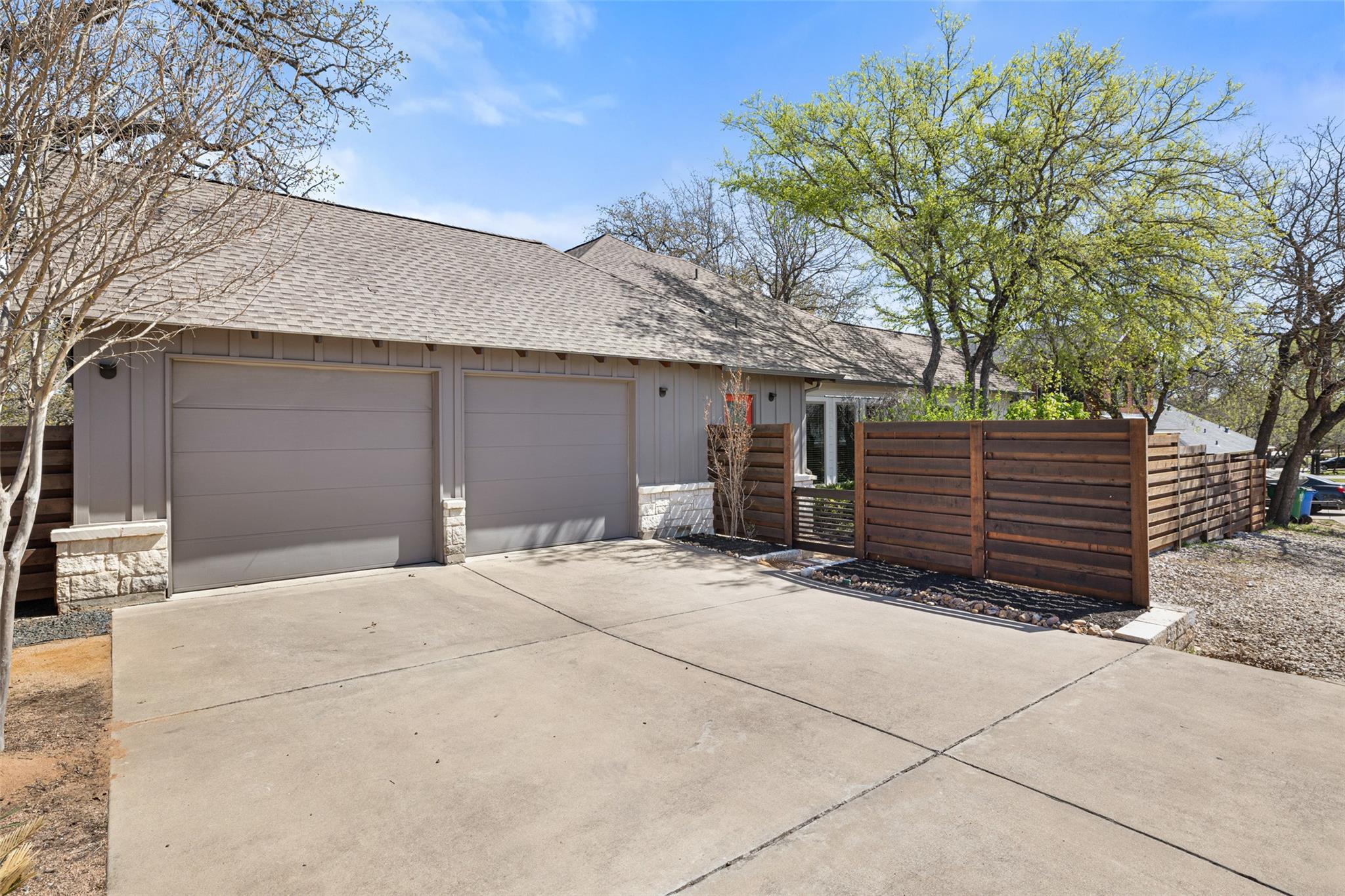 1017 S Quinlan Park RD