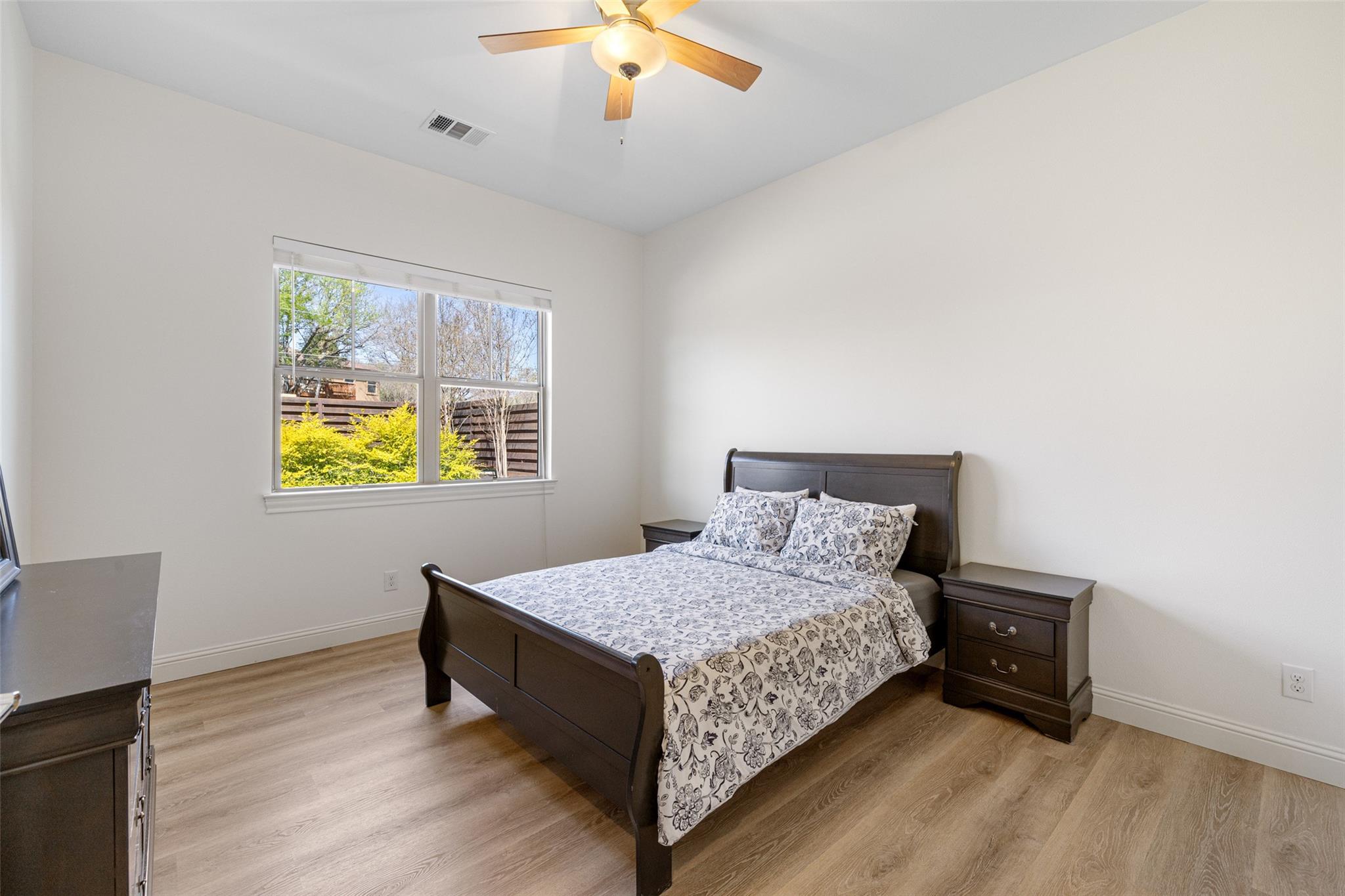 1017 S Quinlan Park RD