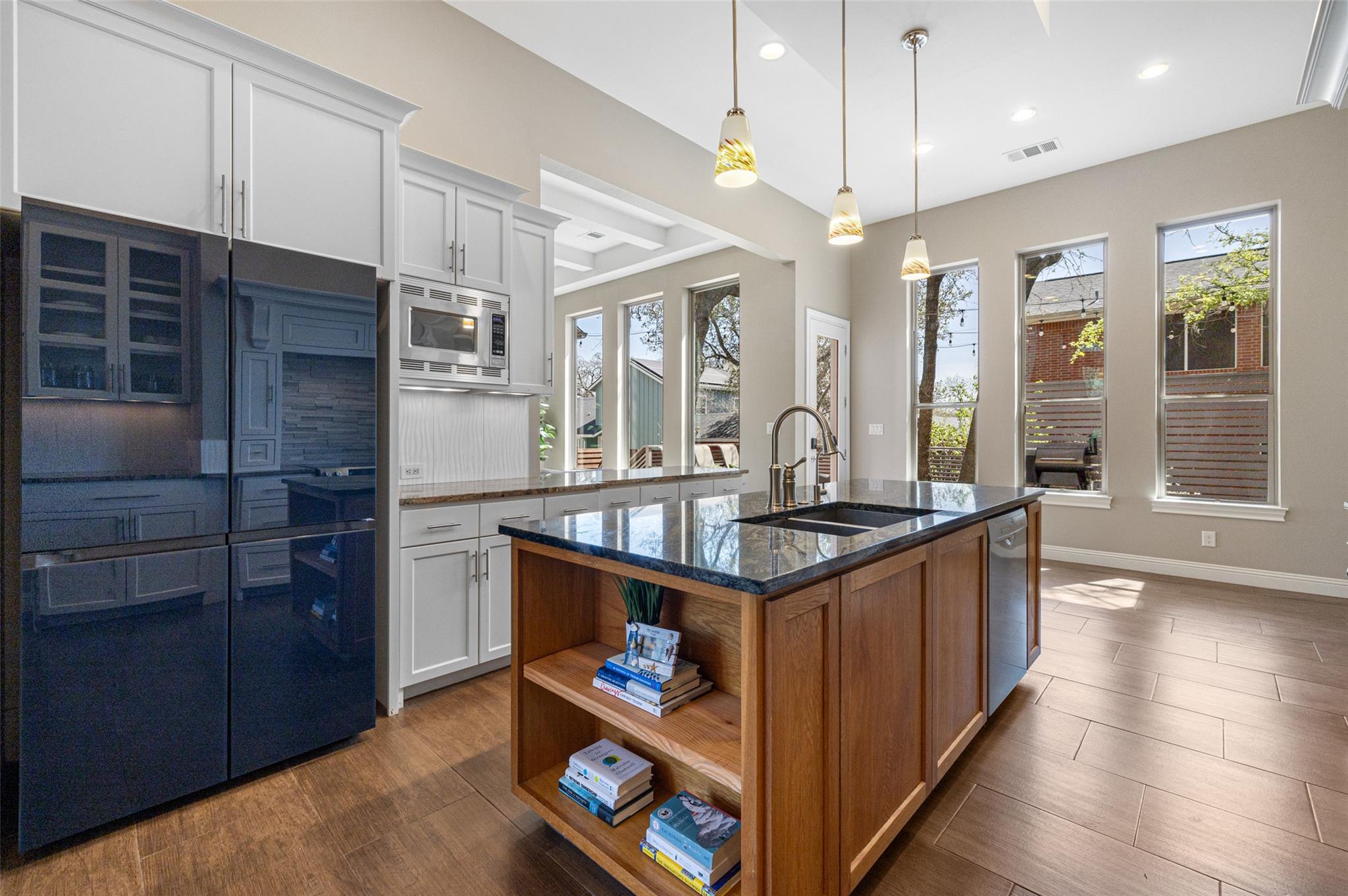 1017 S Quinlan Park RD