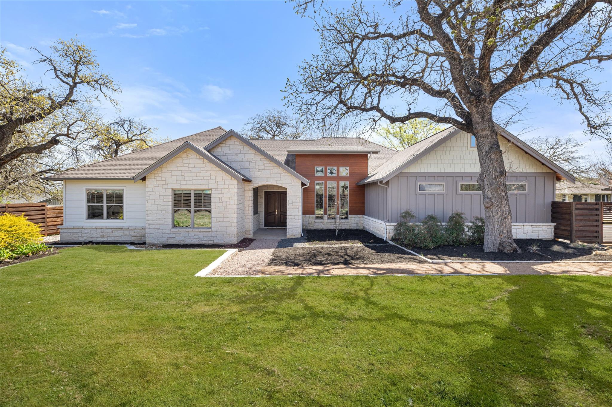 1017 S Quinlan Park RD