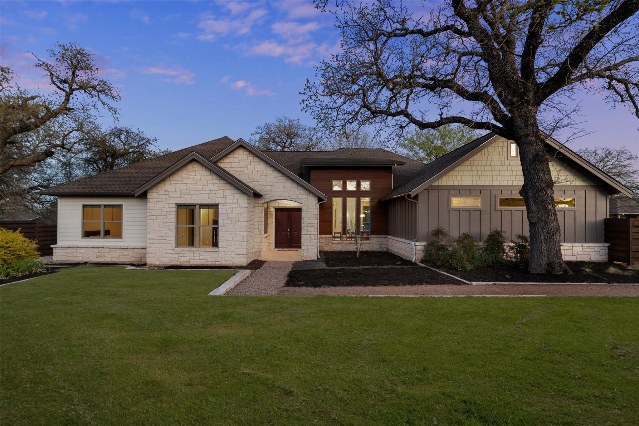 1017 S Quinlan Park RD