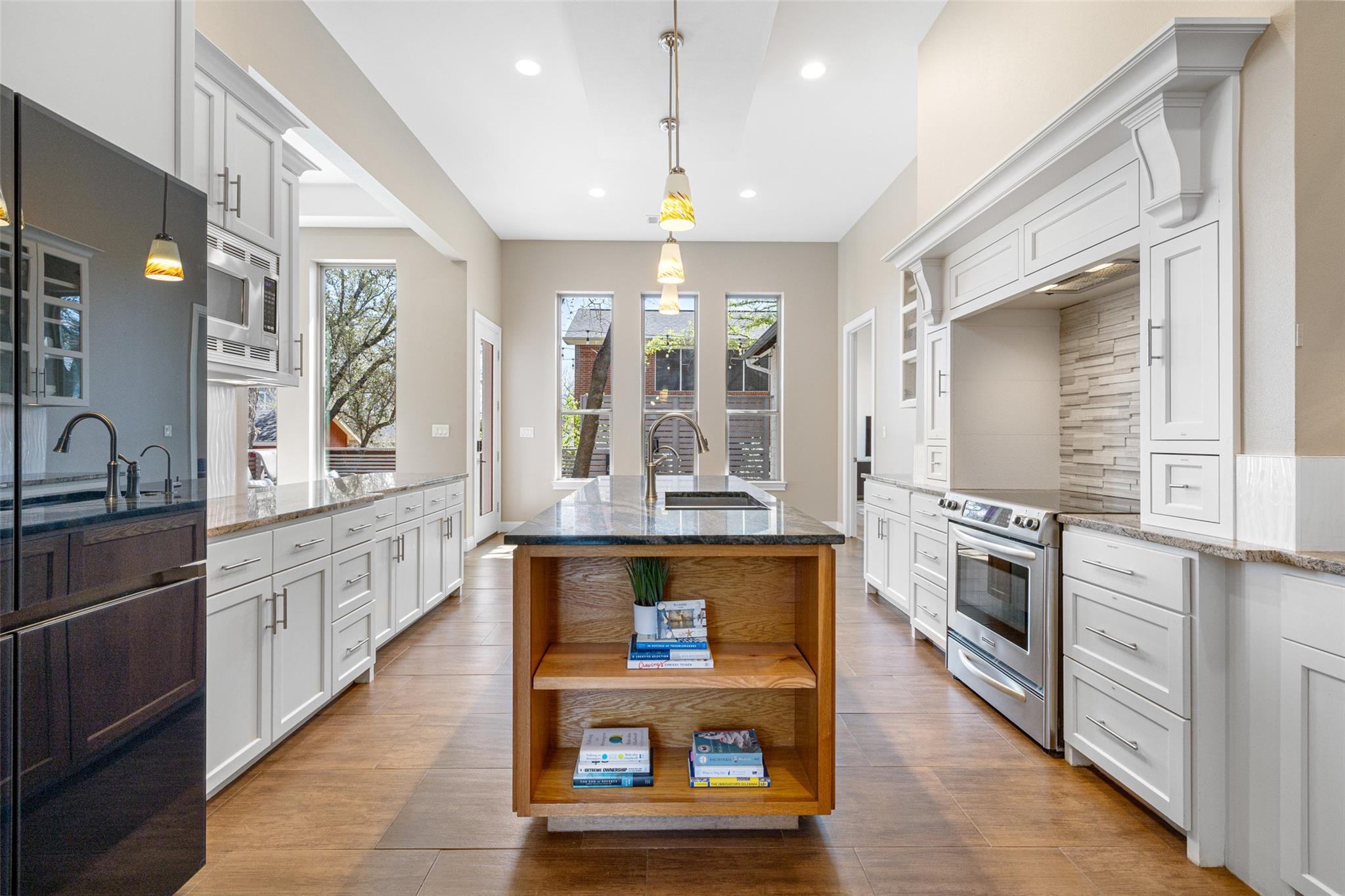 1017 S Quinlan Park RD