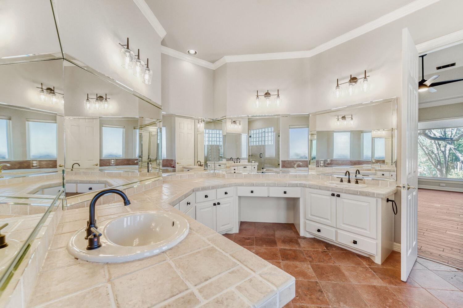 3704 Kenora CT