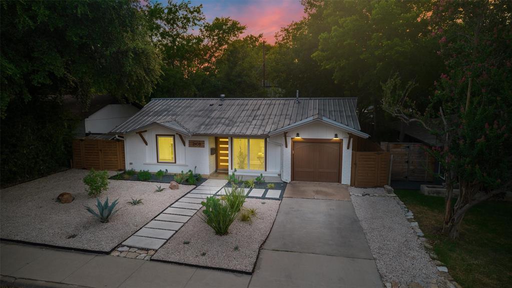 2608 East Side DR