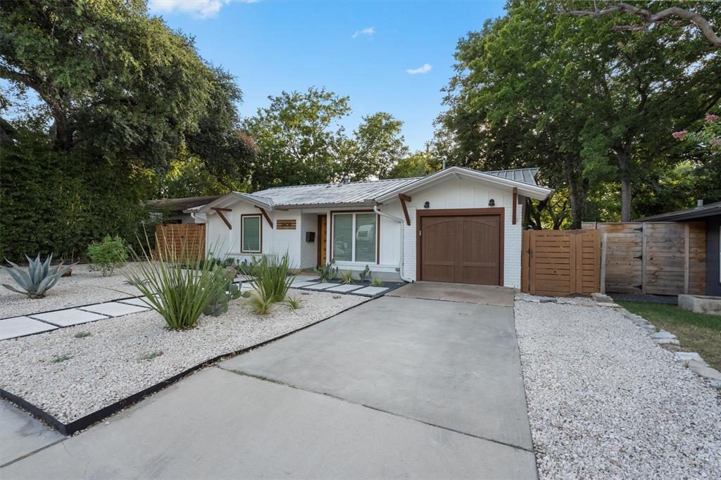 2608 East Side DR