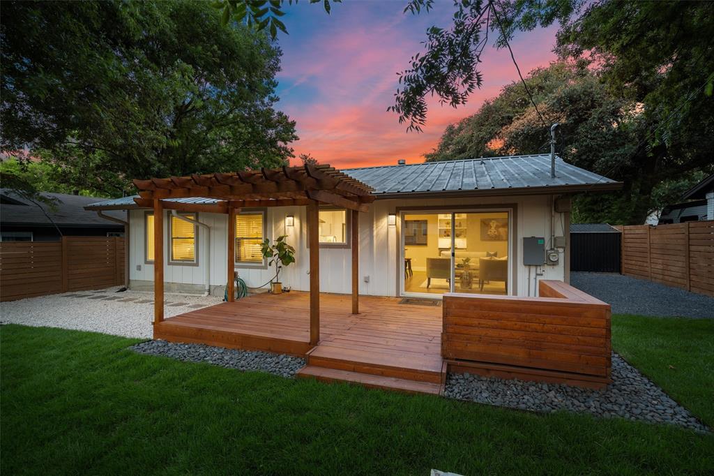 2608 East Side DR