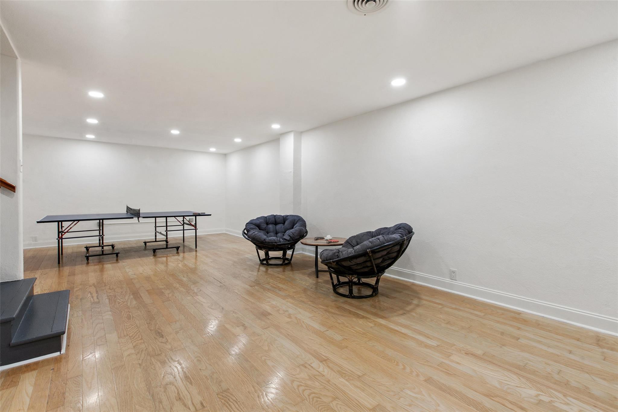 1511 Chelsea LN