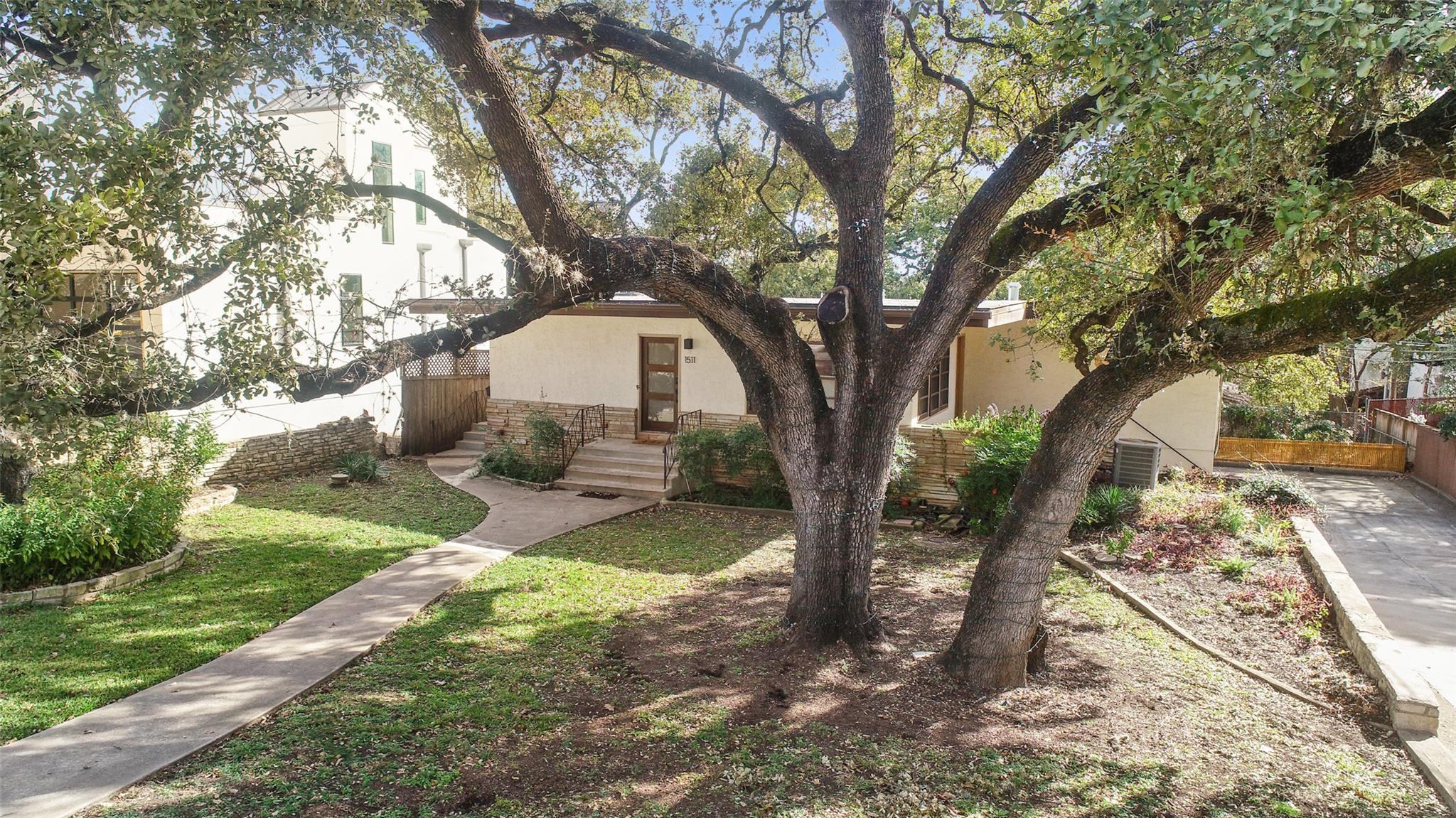 1511 Chelsea LN