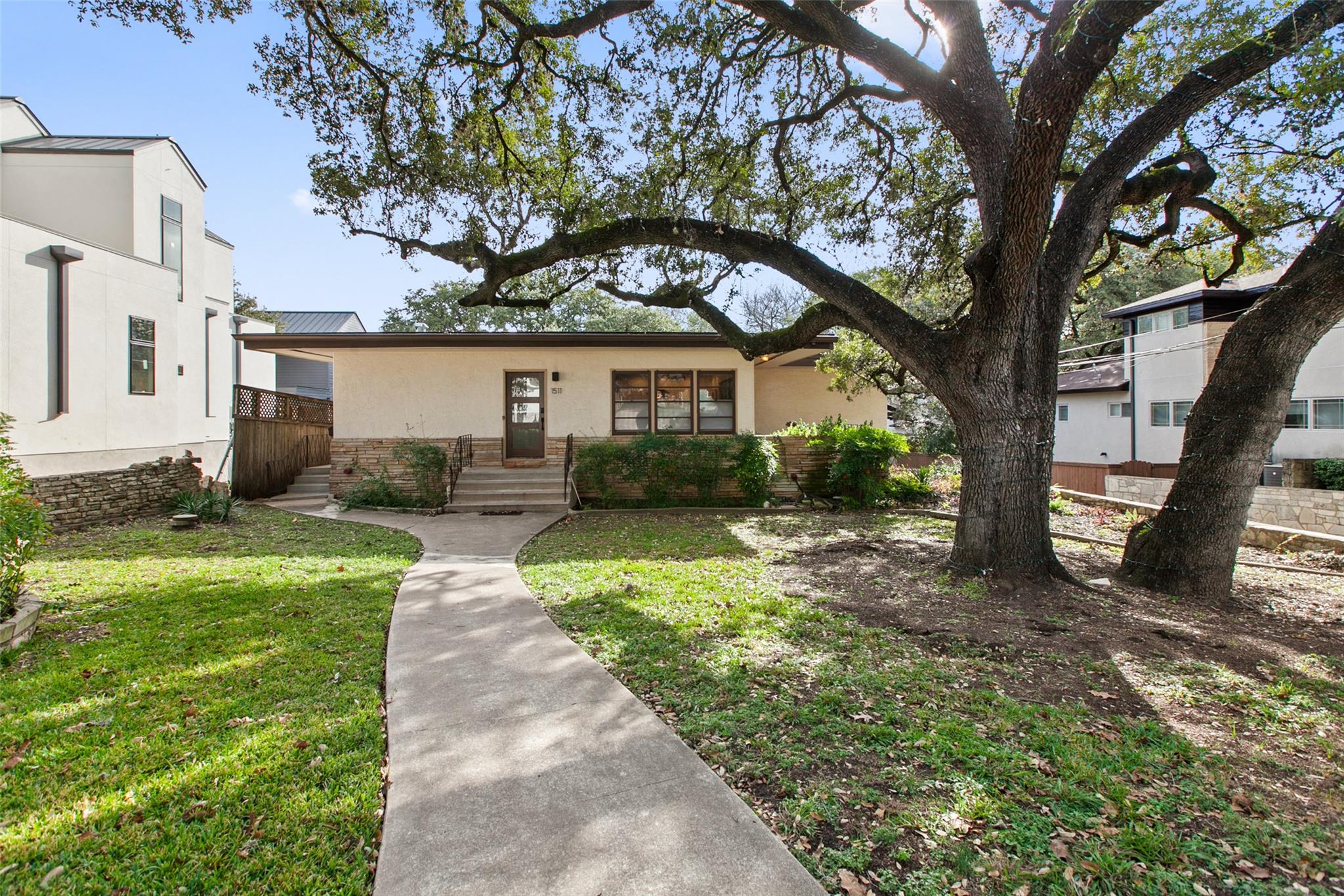 1511 Chelsea LN