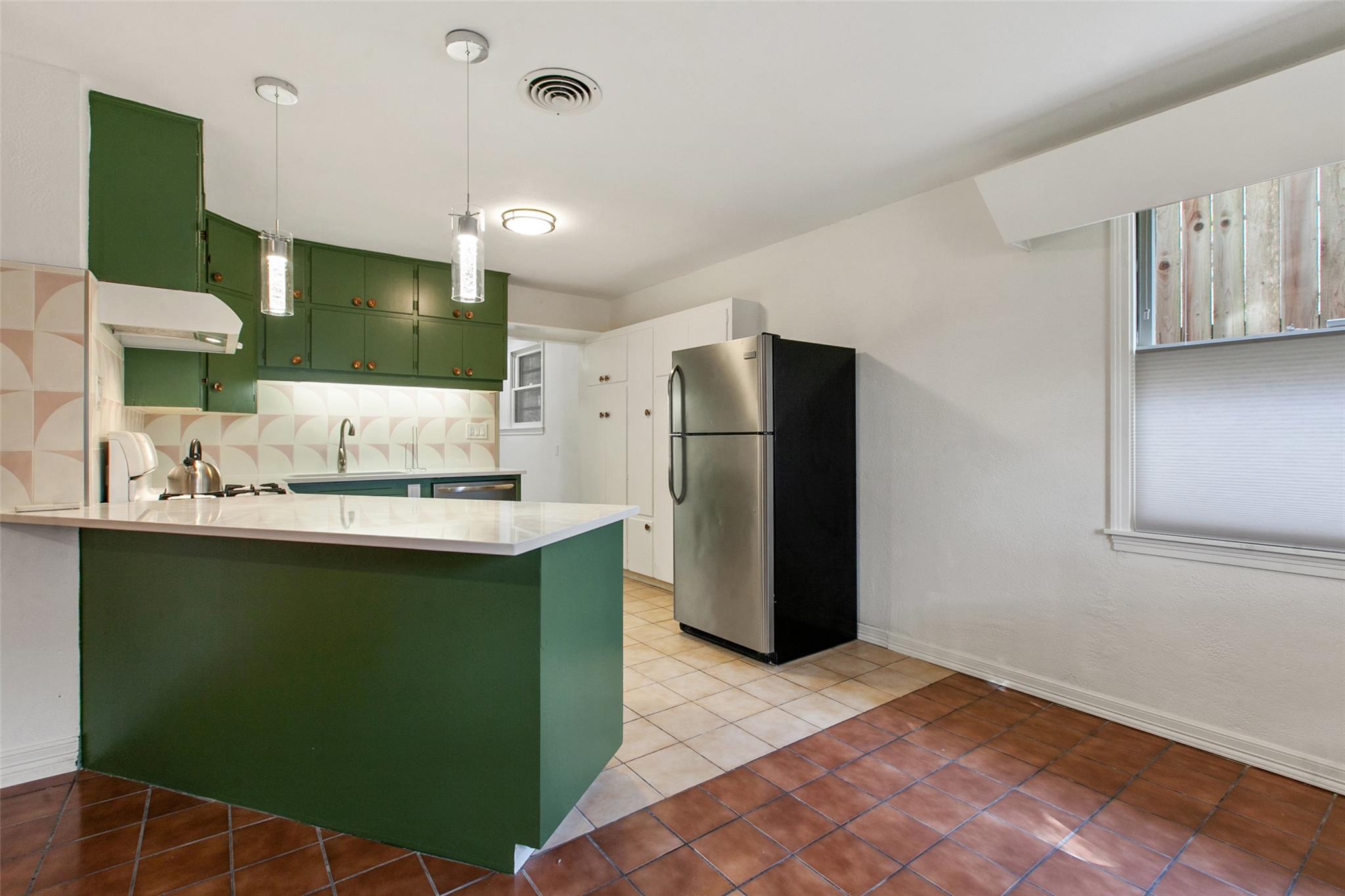 1511 Chelsea LN