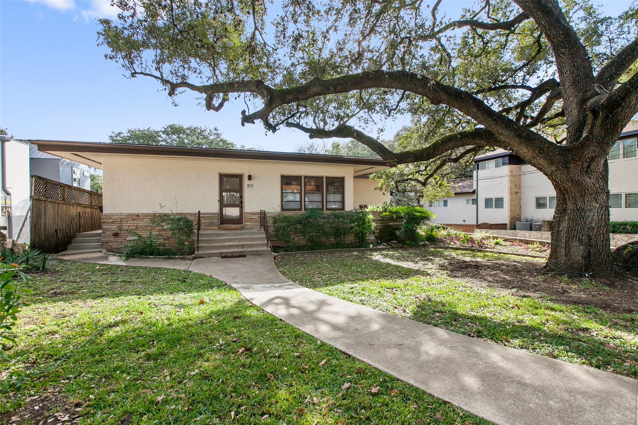 1511 Chelsea LN