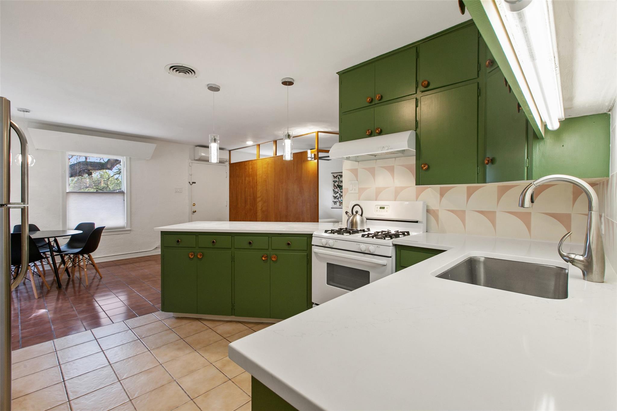 1511 Chelsea LN