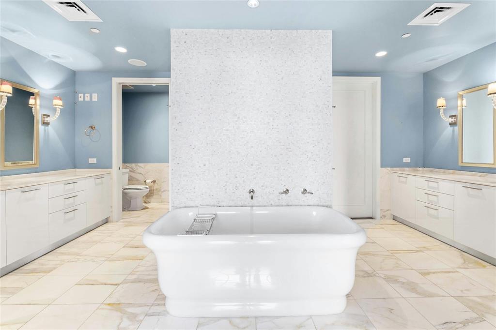 200 Congress Ave # 30H