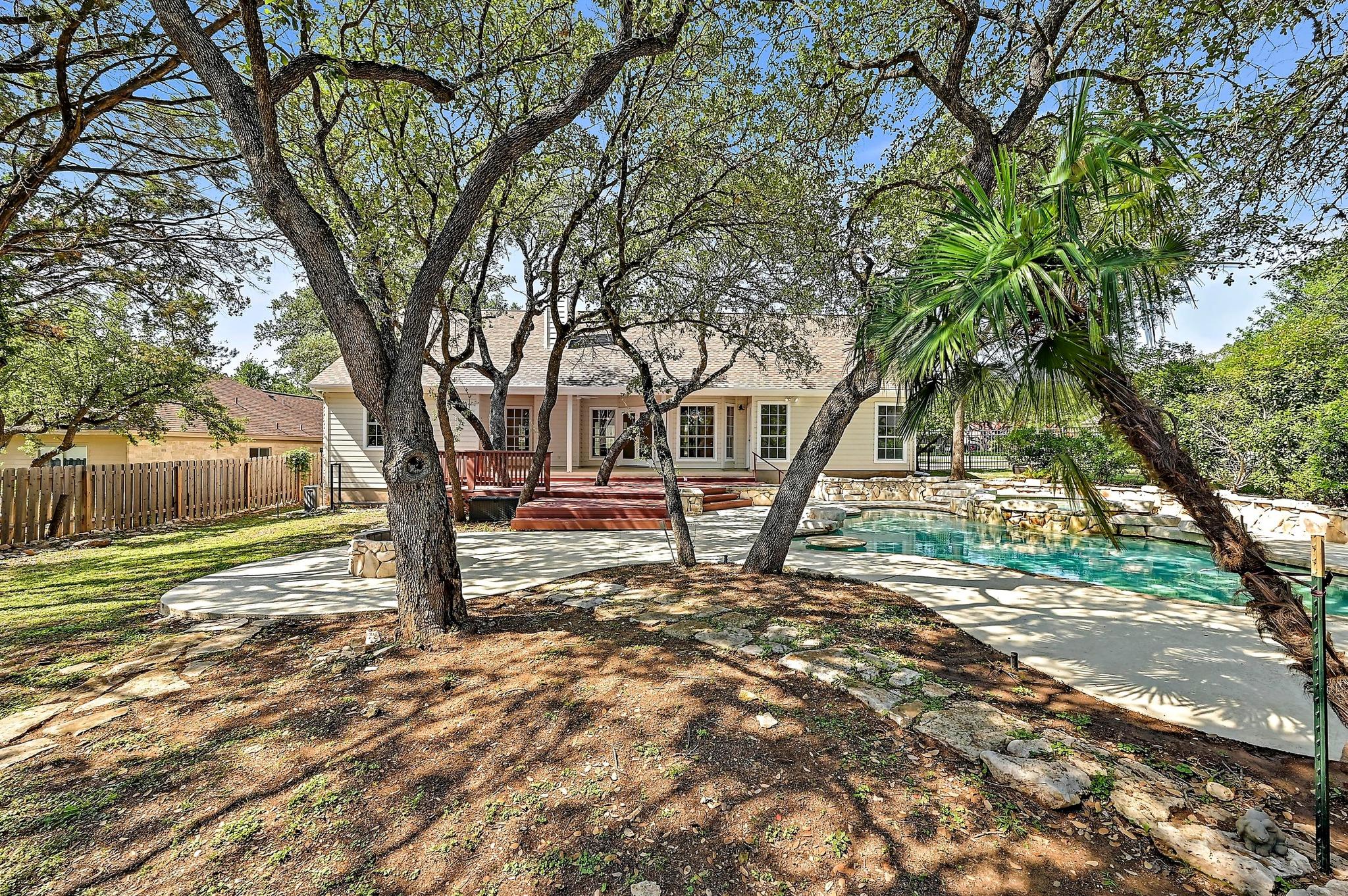 106 Los Altos DR