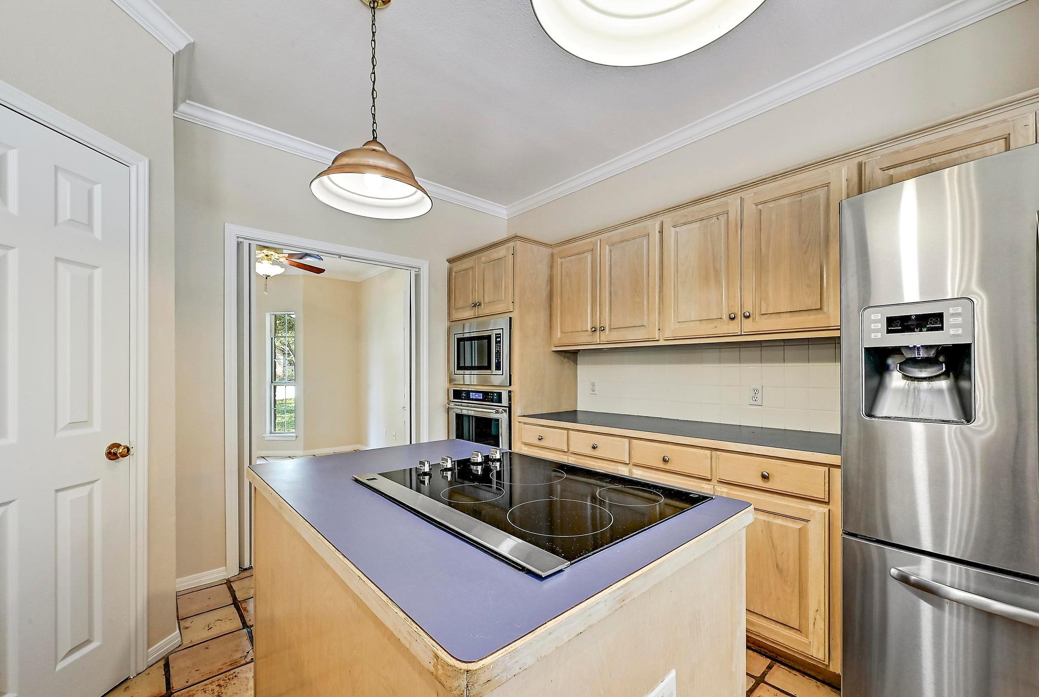 106 Los Altos DR