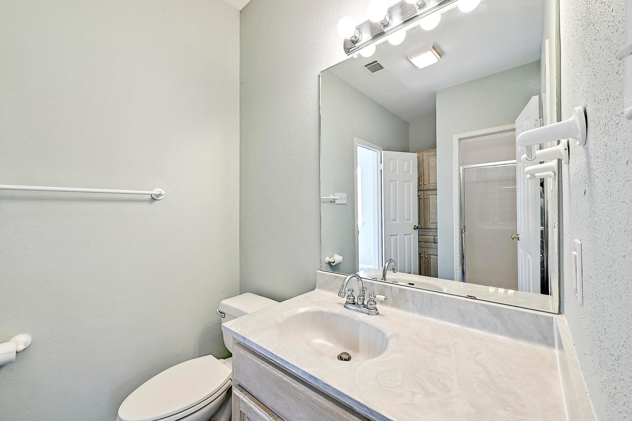 106 Los Altos DR