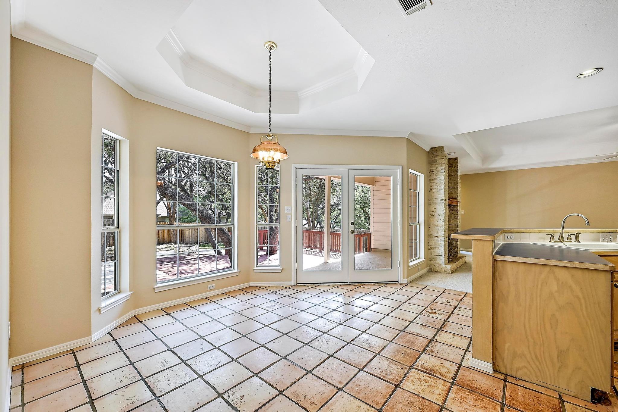 106 Los Altos DR