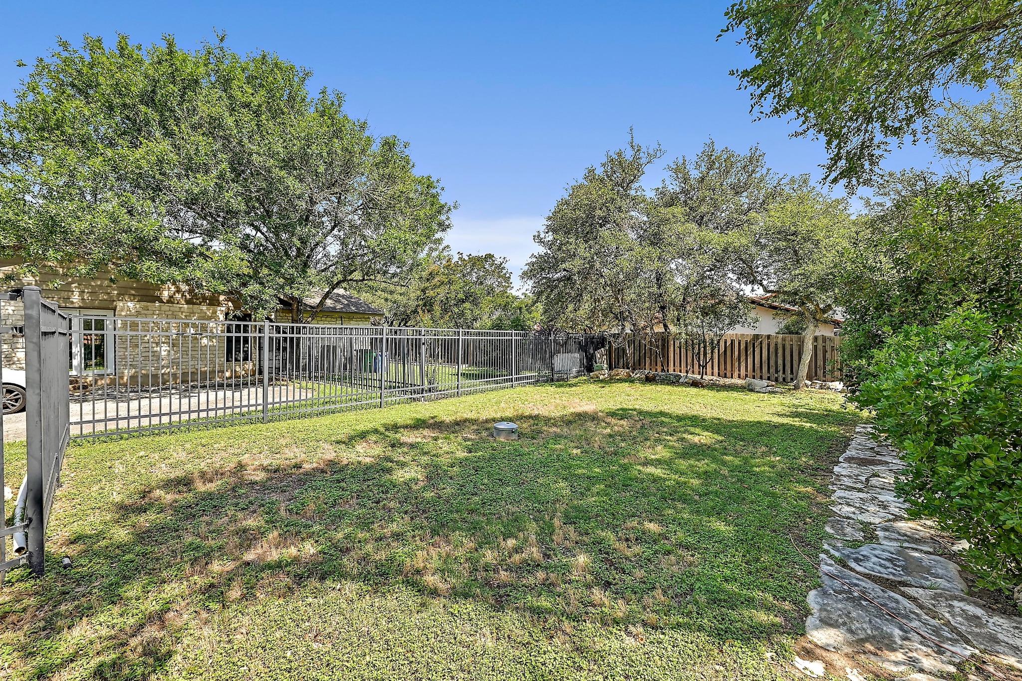 106 Los Altos DR