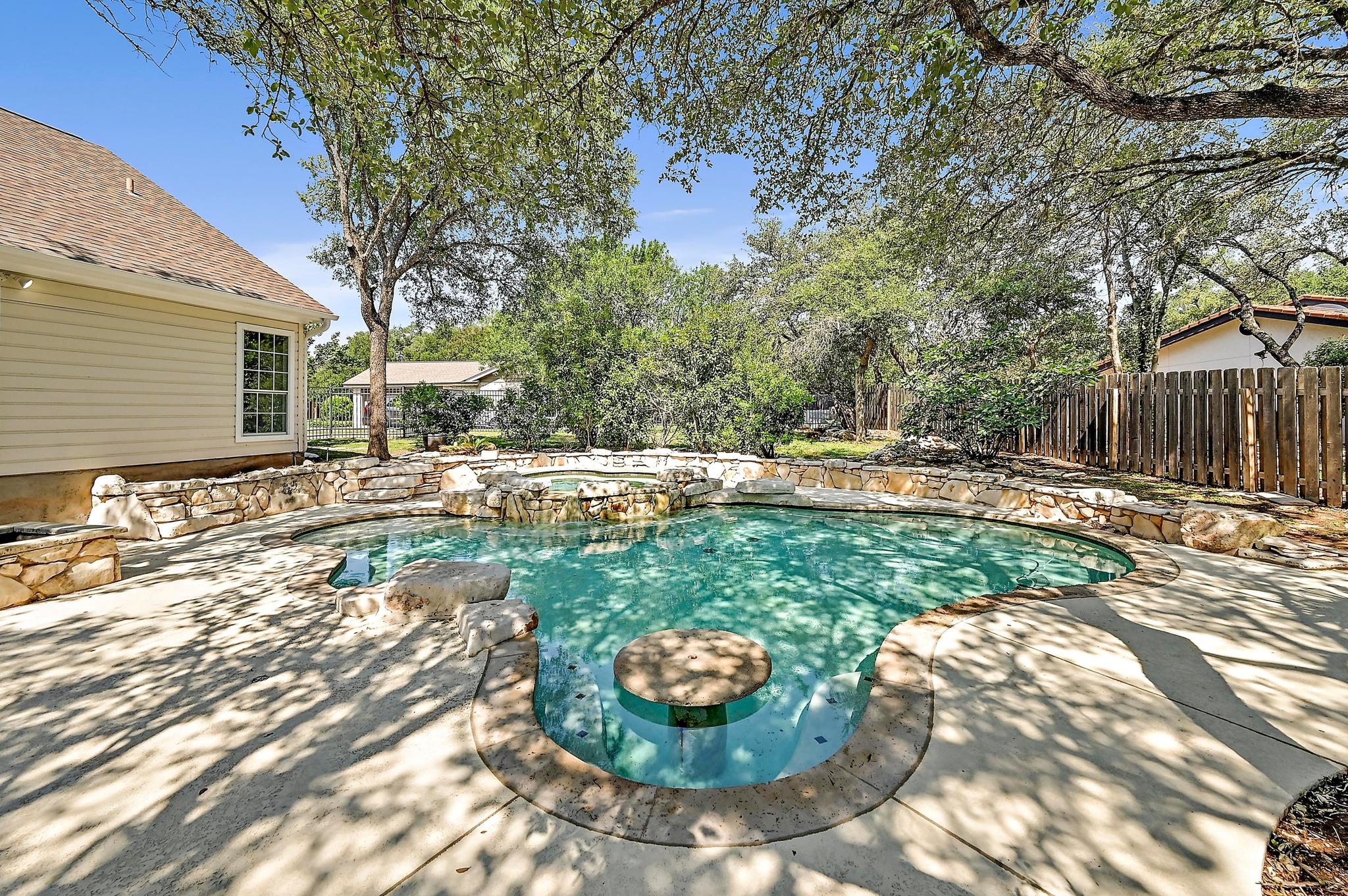 106 Los Altos DR