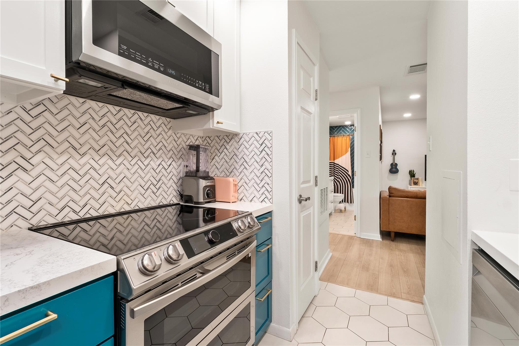 2450 Ashdale DR # D228